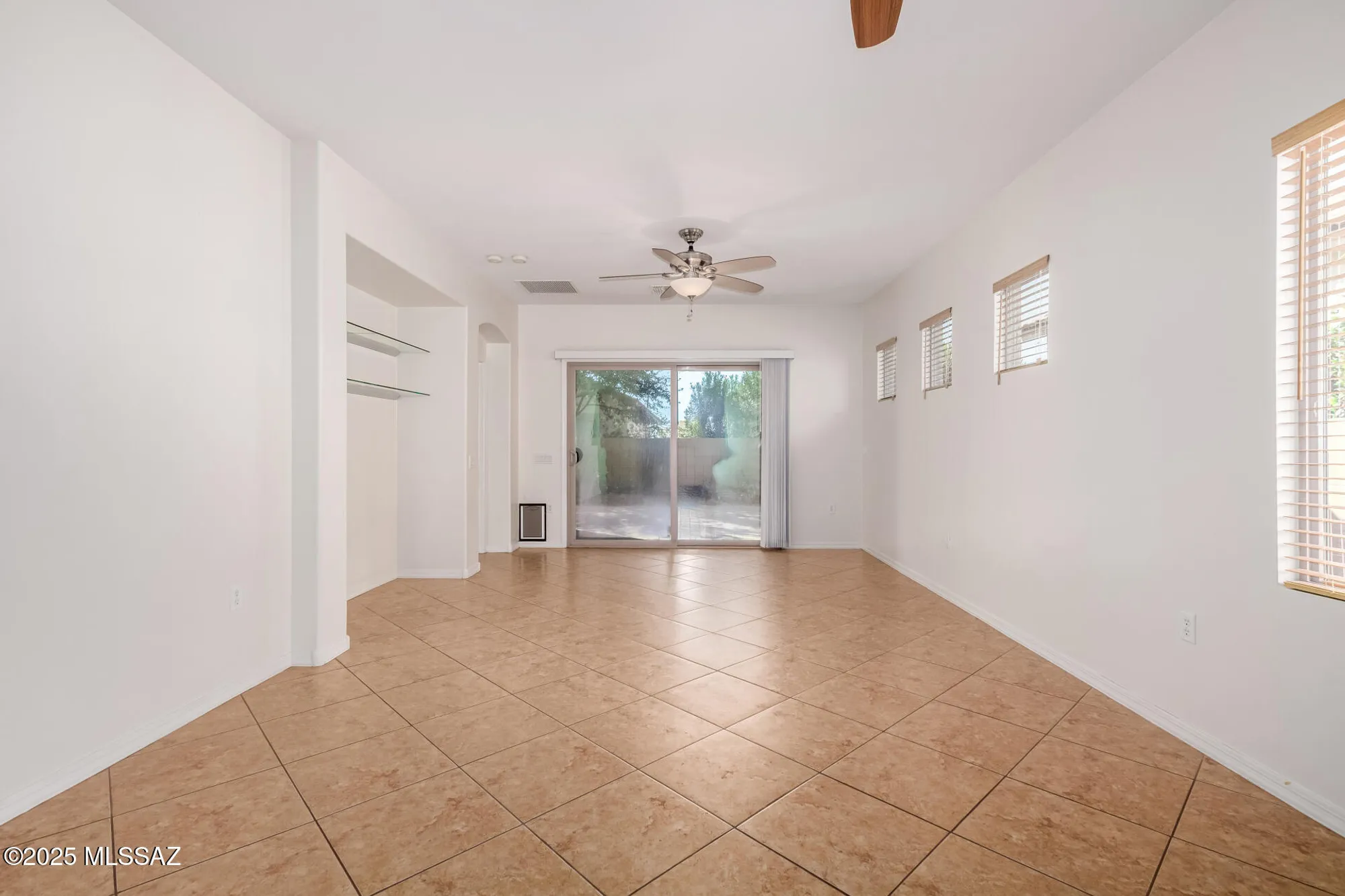 Property Slideshow image 6 of 49 | 275 w calle moncayo, Sahuarita, AZ, 85629