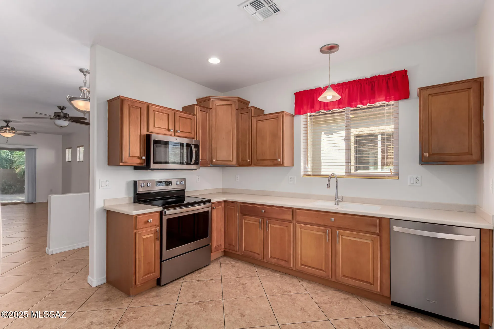 Property Slideshow image 13 of 49 | 275 w calle moncayo, Sahuarita, AZ, 85629