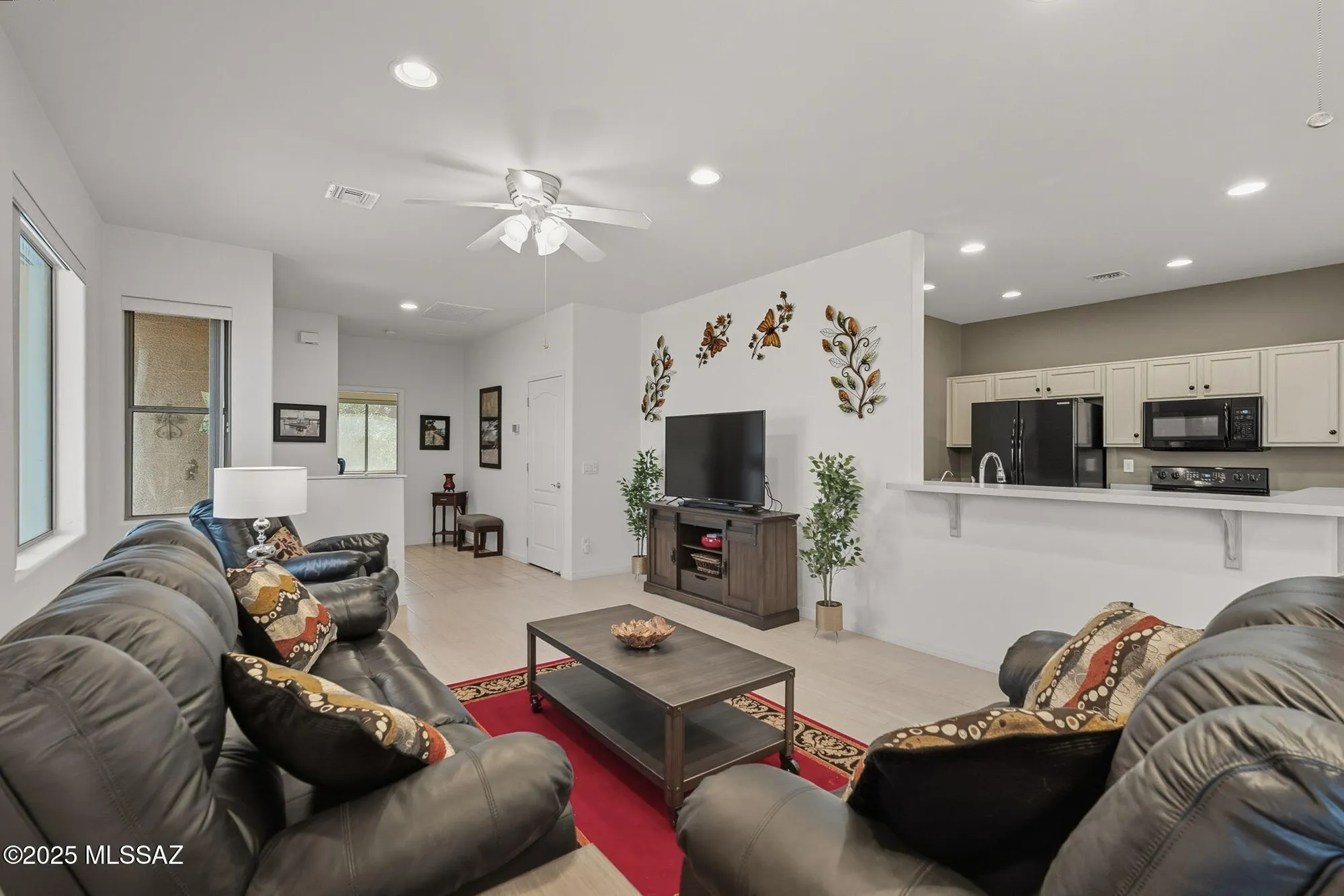 Property Slideshow image 8 of 51 | 472 w knotwood st, Green Valley, AZ, 85614