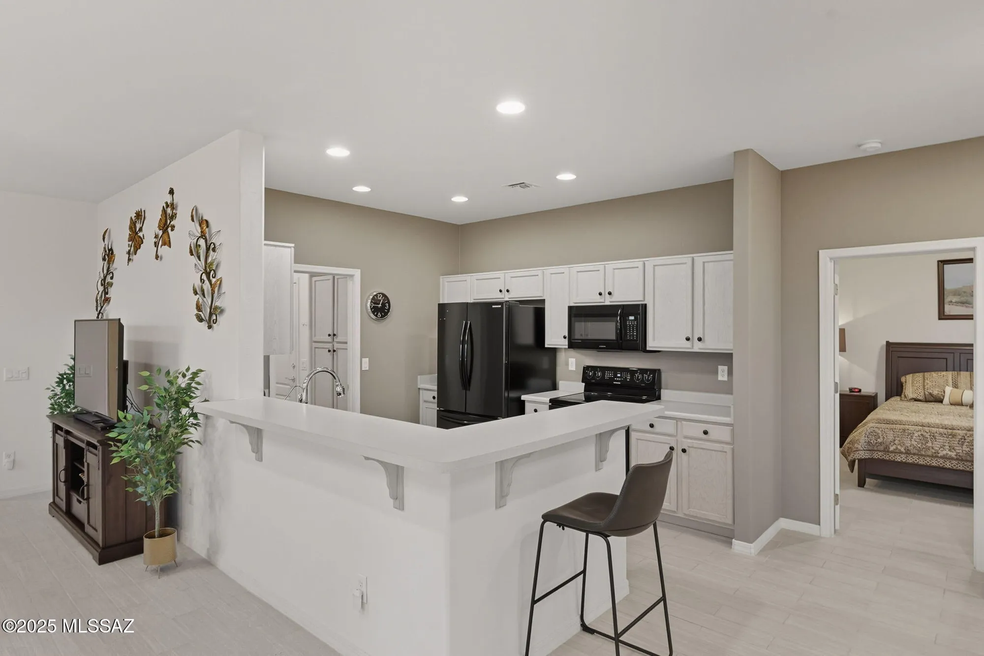 Property Slideshow image 15 of 51 | 472 w knotwood st, Green Valley, AZ, 85614