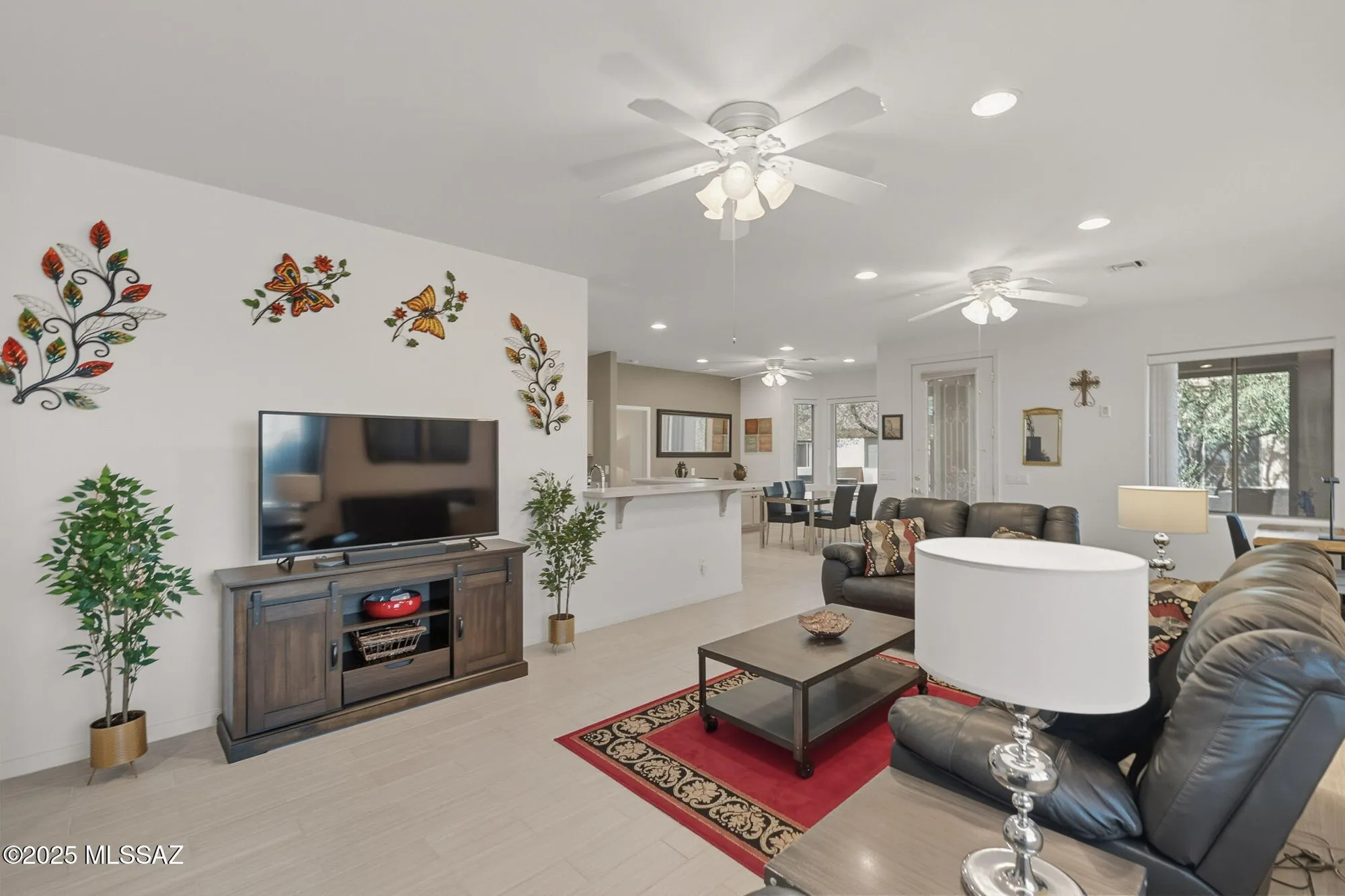 Property Slideshow image 7 of 51 | 472 w knotwood st, Green Valley, AZ, 85614