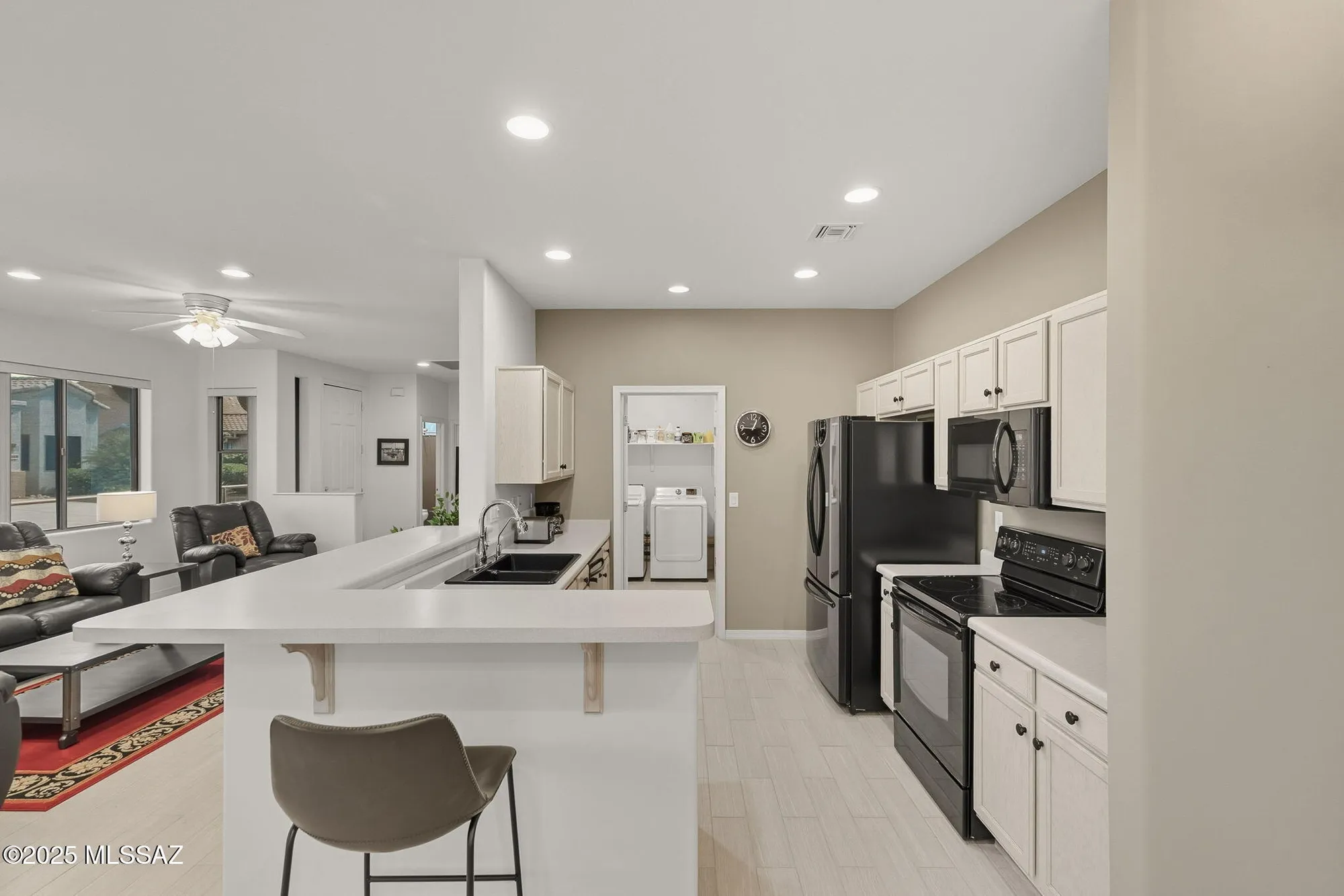 Property Slideshow image 16 of 51 | 472 w knotwood st, Green Valley, AZ, 85614