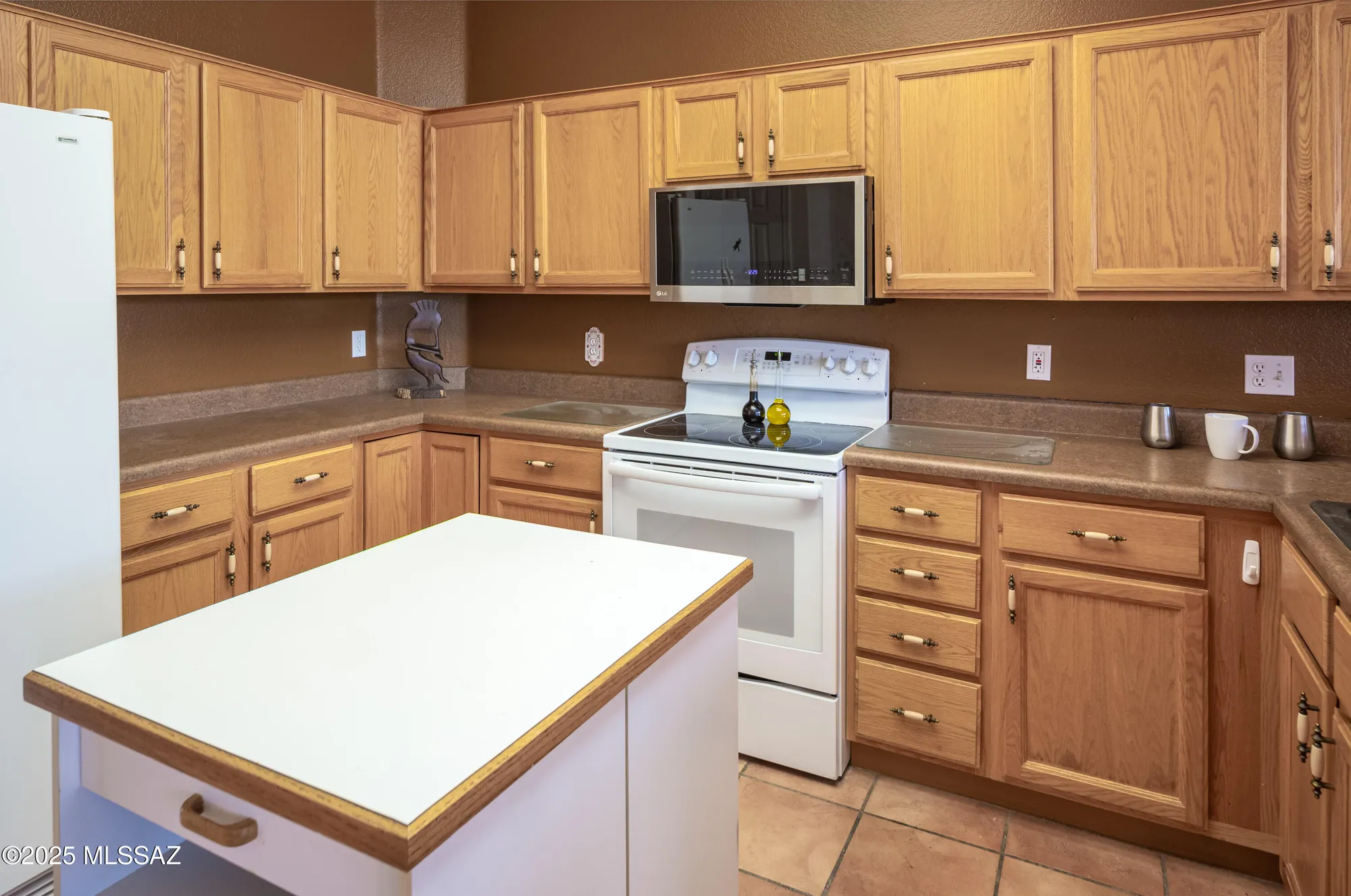 Property Slideshow image 3 of 42 | 14230 n lobelia way, Oro Valley, AZ, 85755