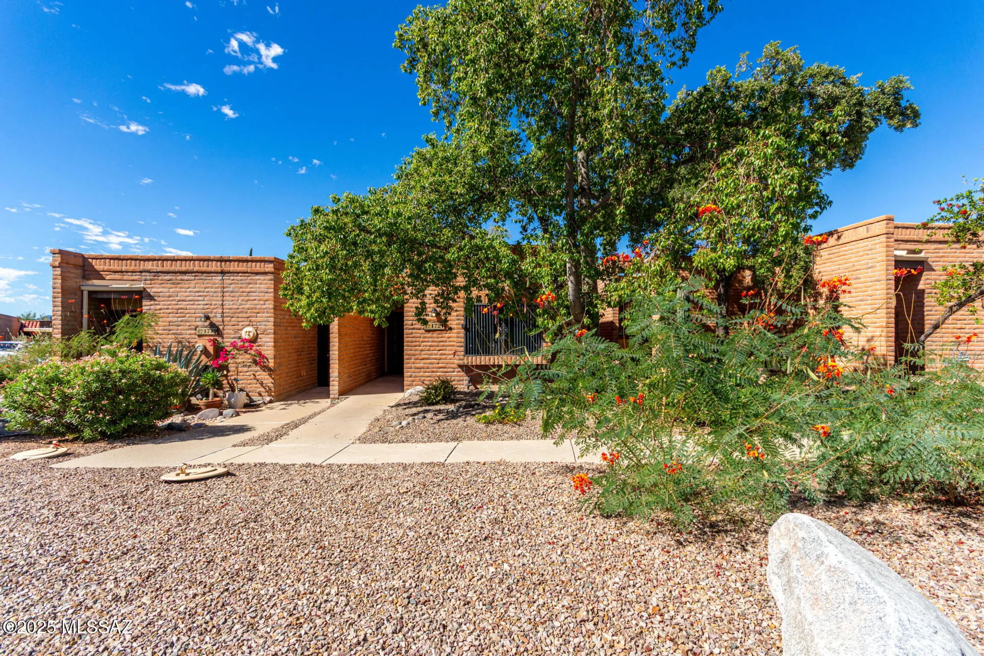 Property Slideshow image 1 of 22 | 1721 w dalehaven cir, Tucson, AZ, 85704