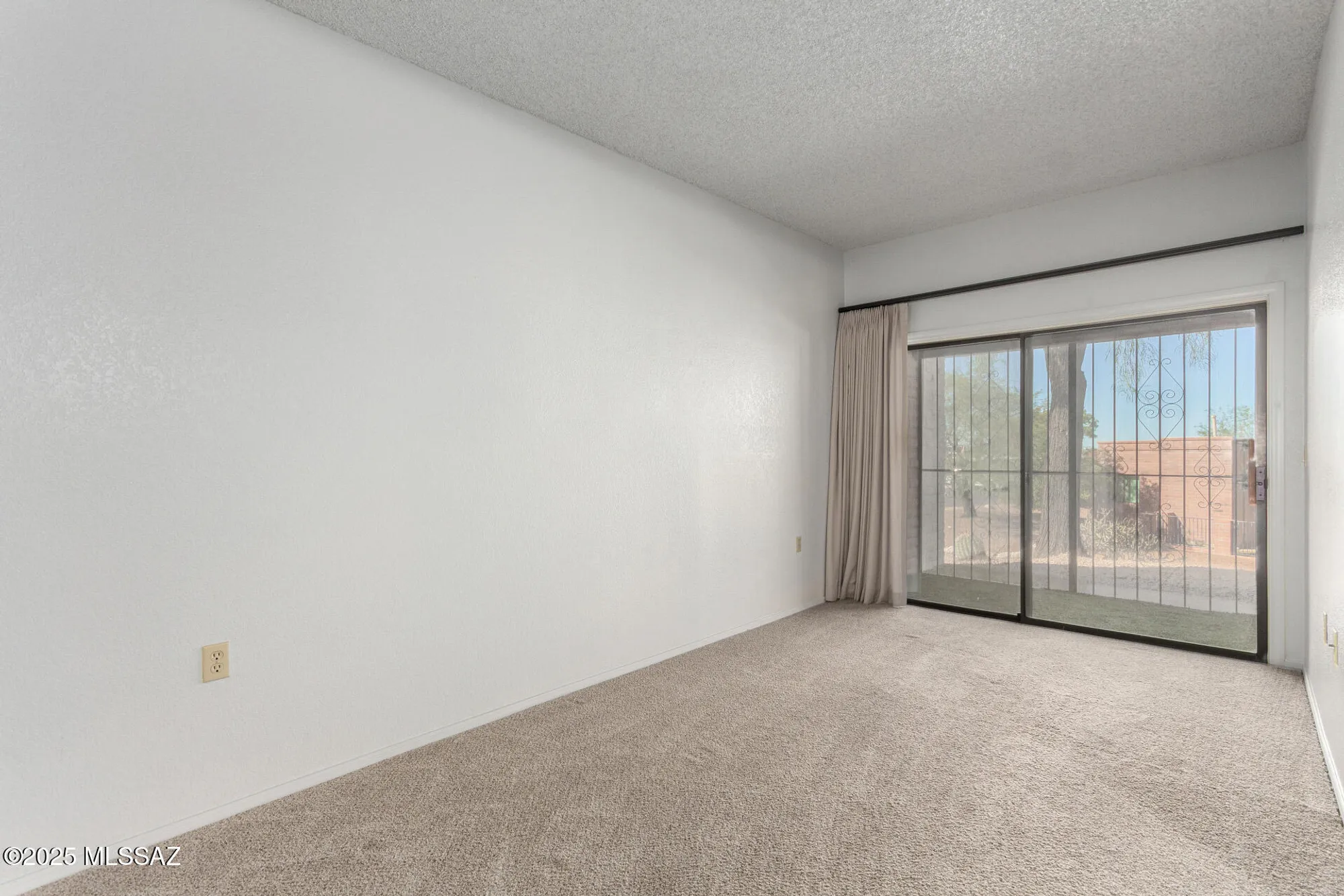 Property Slideshow image 7 of 22 | 1721 w dalehaven cir, Tucson, AZ, 85704