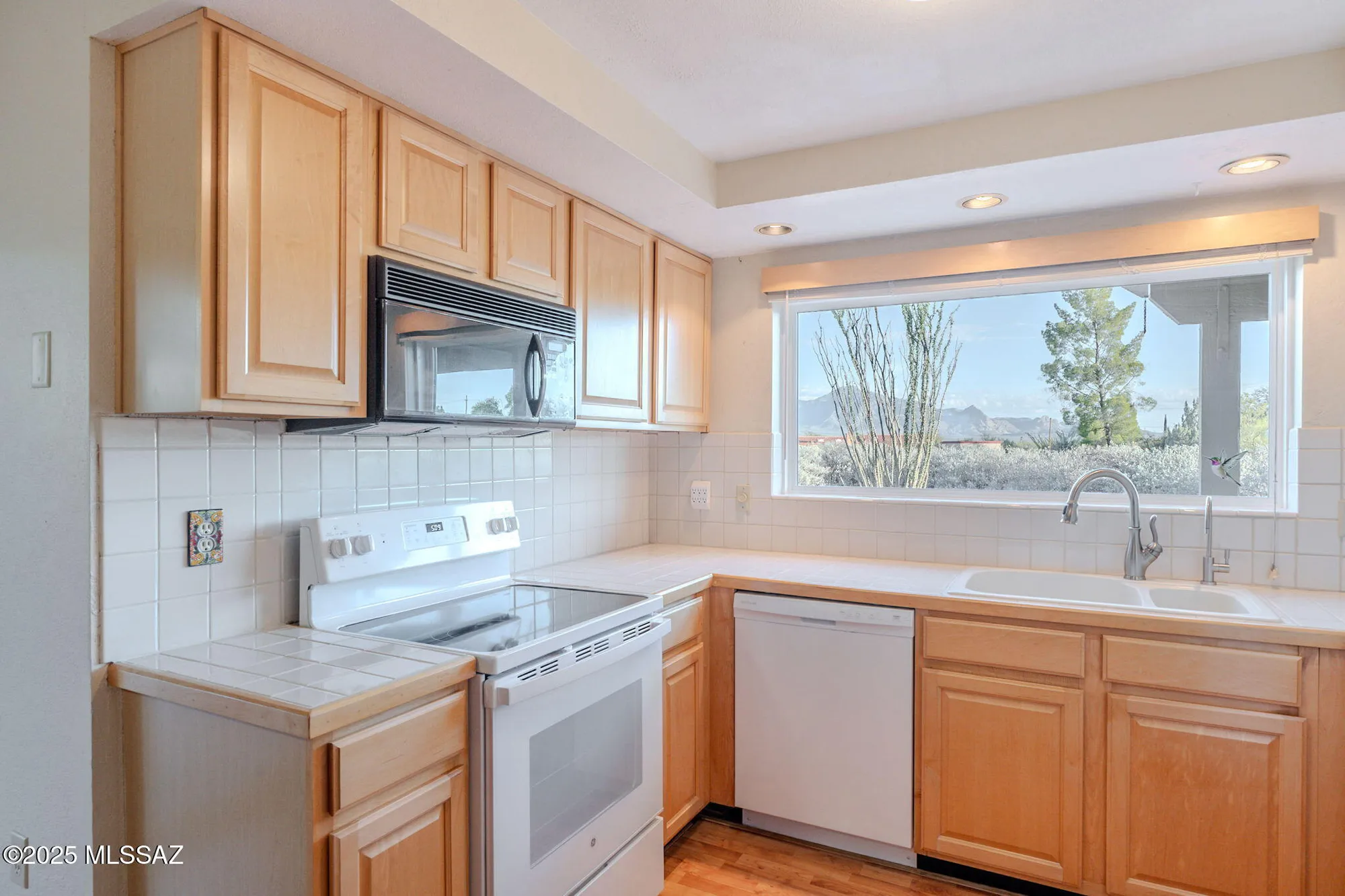 Property Slideshow image 13 of 48 | 939 s las lomas cir, Green Valley, AZ, 85614