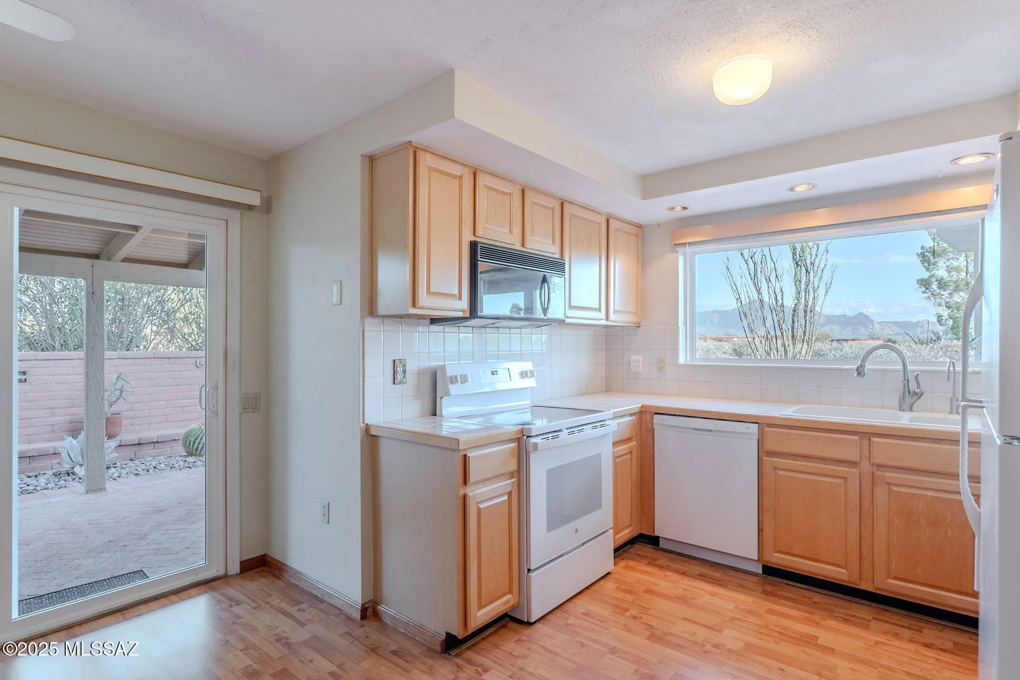 Property Slideshow image 12 of 48 | 939 s las lomas cir, Green Valley, AZ, 85614