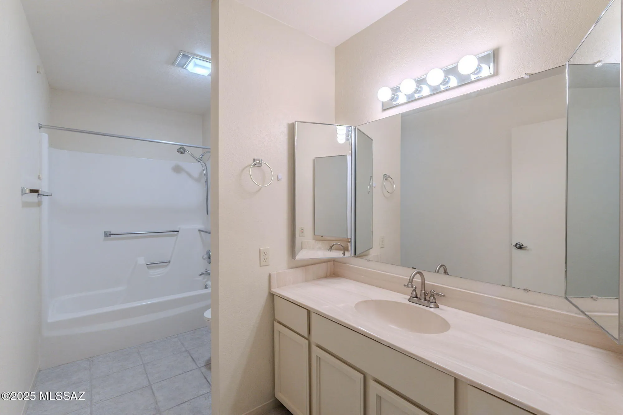 Property Slideshow image 30 of 48 | 939 s las lomas cir, Green Valley, AZ, 85614