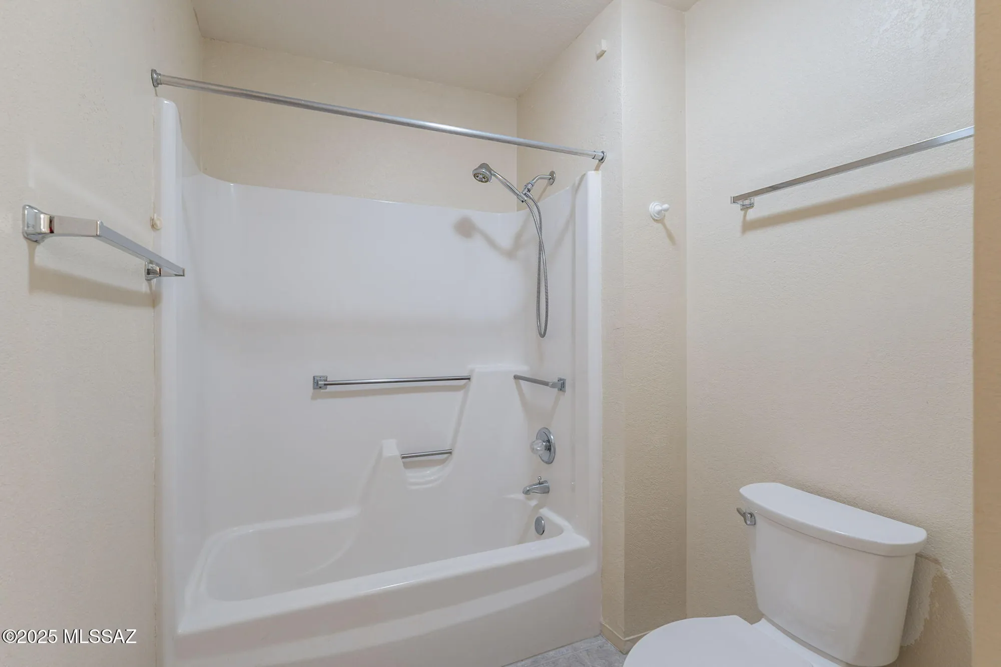 Property Slideshow image 31 of 48 | 939 s las lomas cir, Green Valley, AZ, 85614