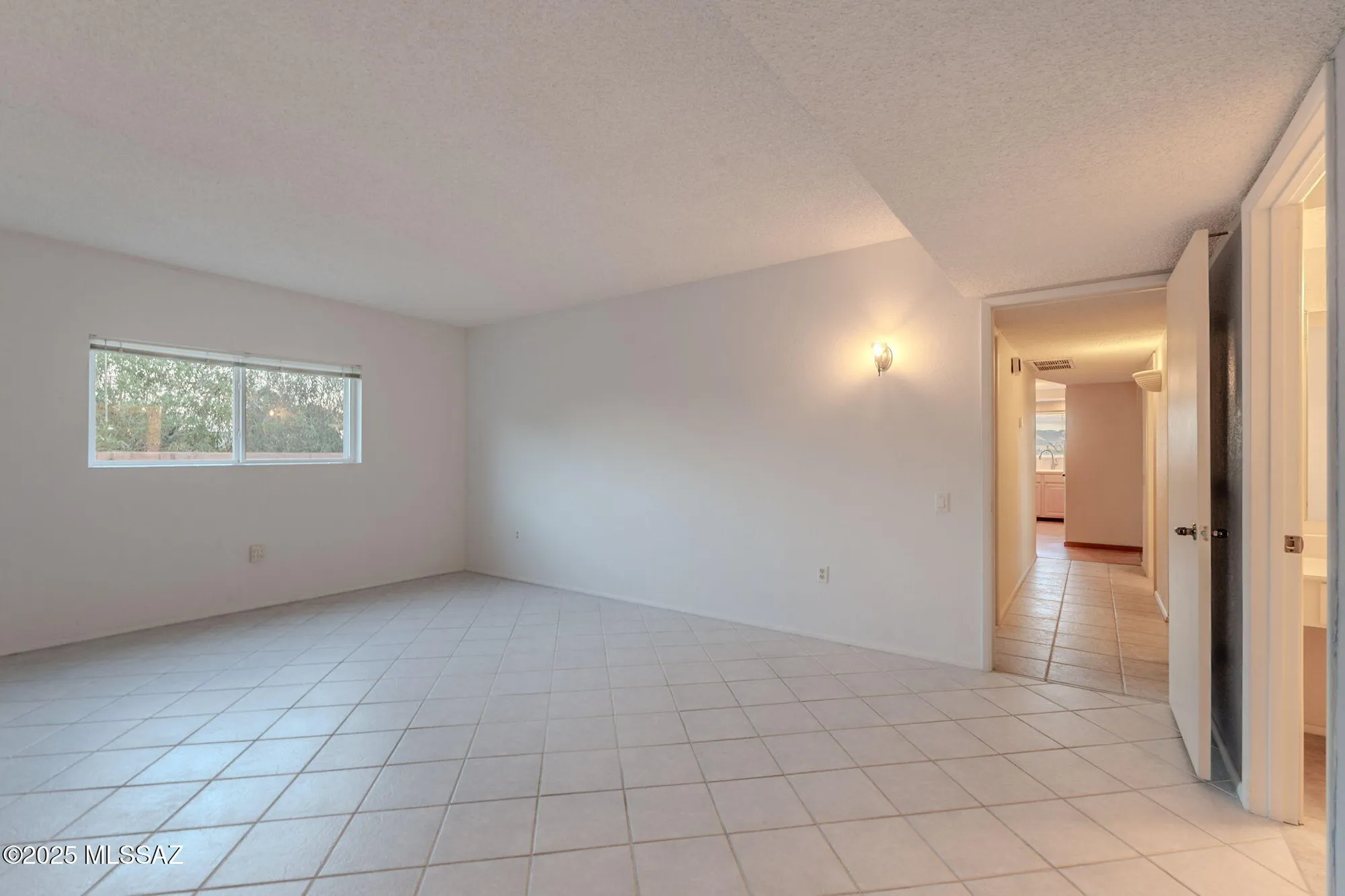 Property Slideshow image 22 of 48 | 939 s las lomas cir, Green Valley, AZ, 85614