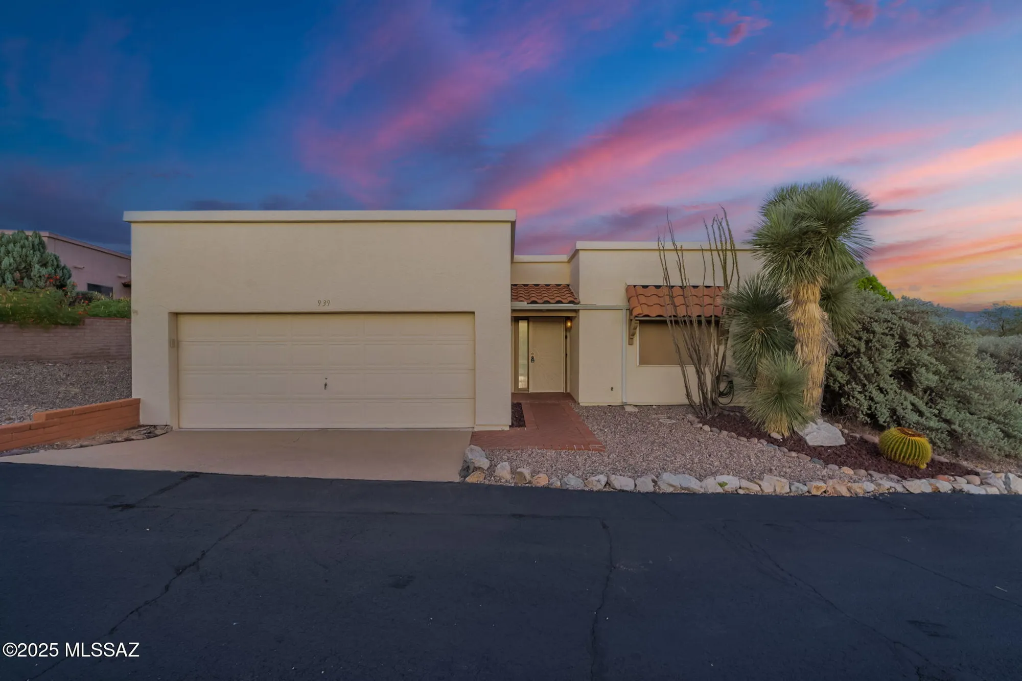 Property Slideshow image 1 of 48 | 939 s las lomas cir, Green Valley, AZ, 85614