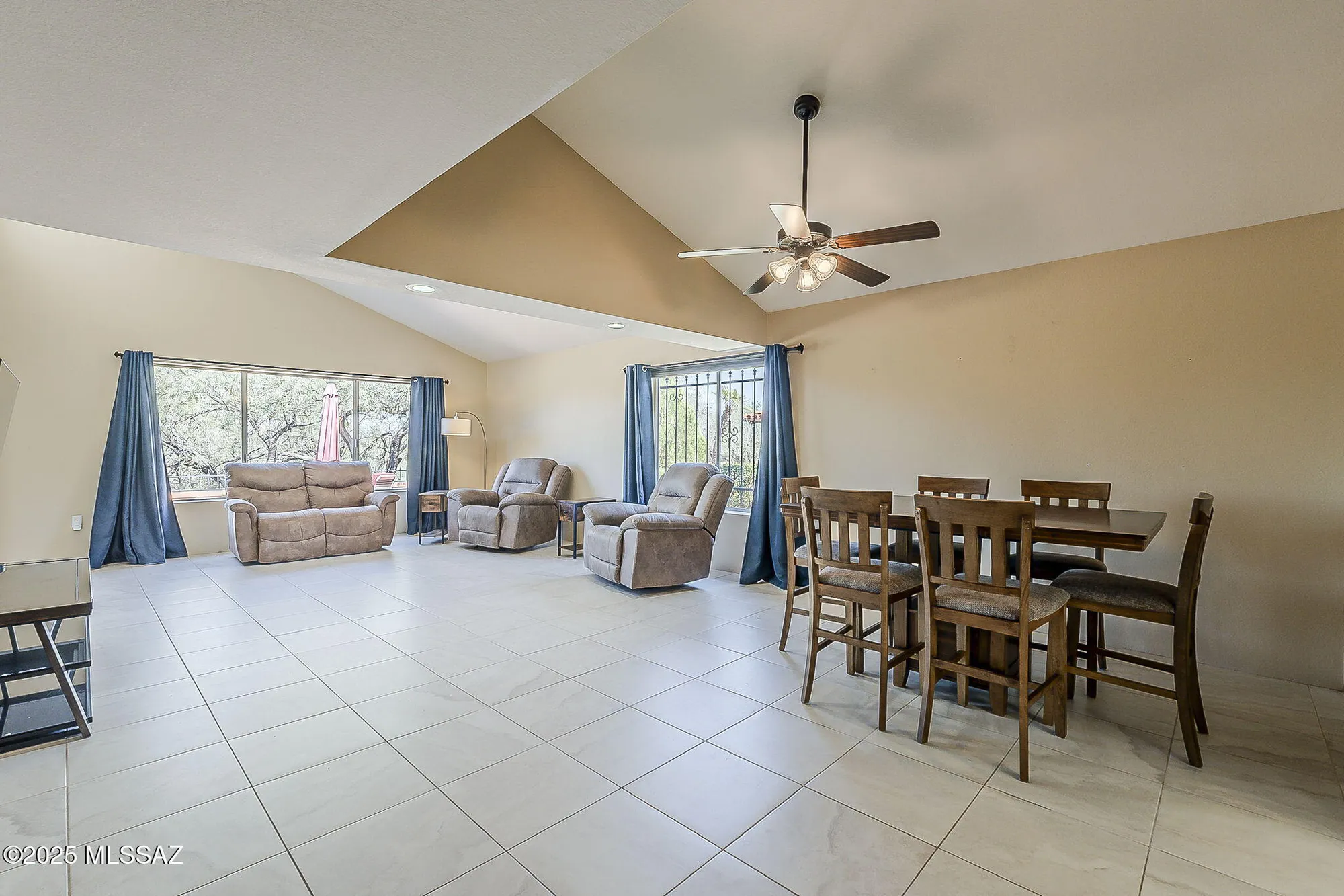 Property Slideshow image 10 of 47 | 924 w desert hills dr, Green Valley, AZ, 85622