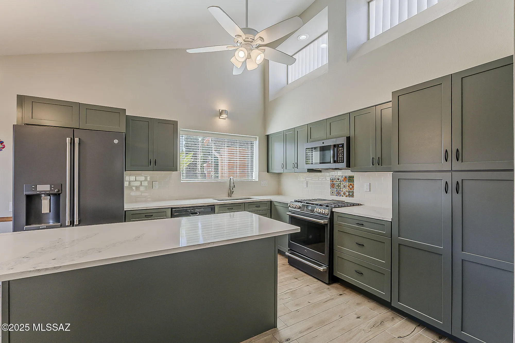 Property Slideshow image 11 of 47 | 924 w desert hills dr, Green Valley, AZ, 85622