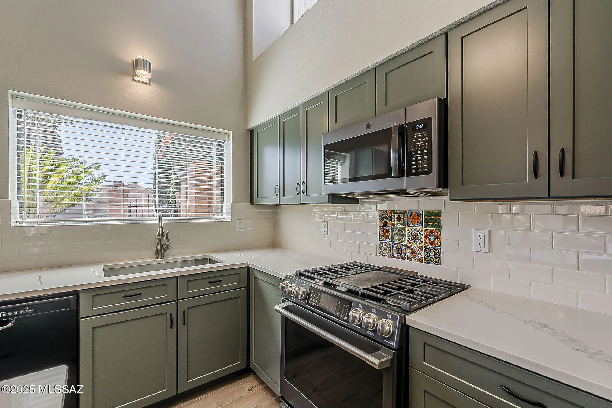 Property Slideshow image 13 of 47 | 924 w desert hills dr, Green Valley, AZ, 85622