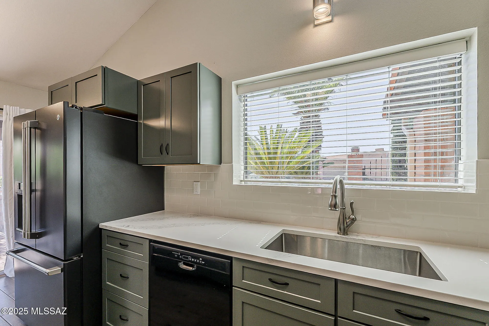 Property Slideshow image 14 of 47 | 924 w desert hills dr, Green Valley, AZ, 85622