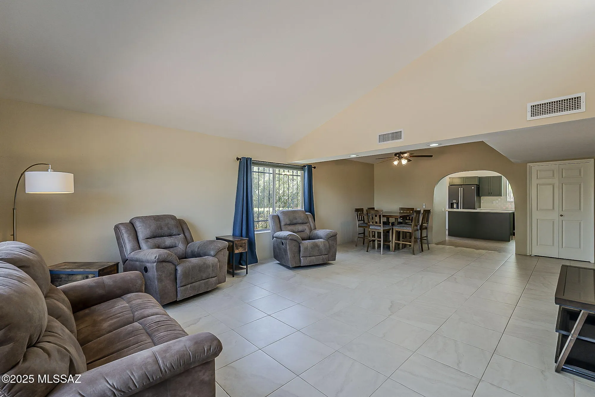 Property Slideshow image 7 of 47 | 924 w desert hills dr, Green Valley, AZ, 85622