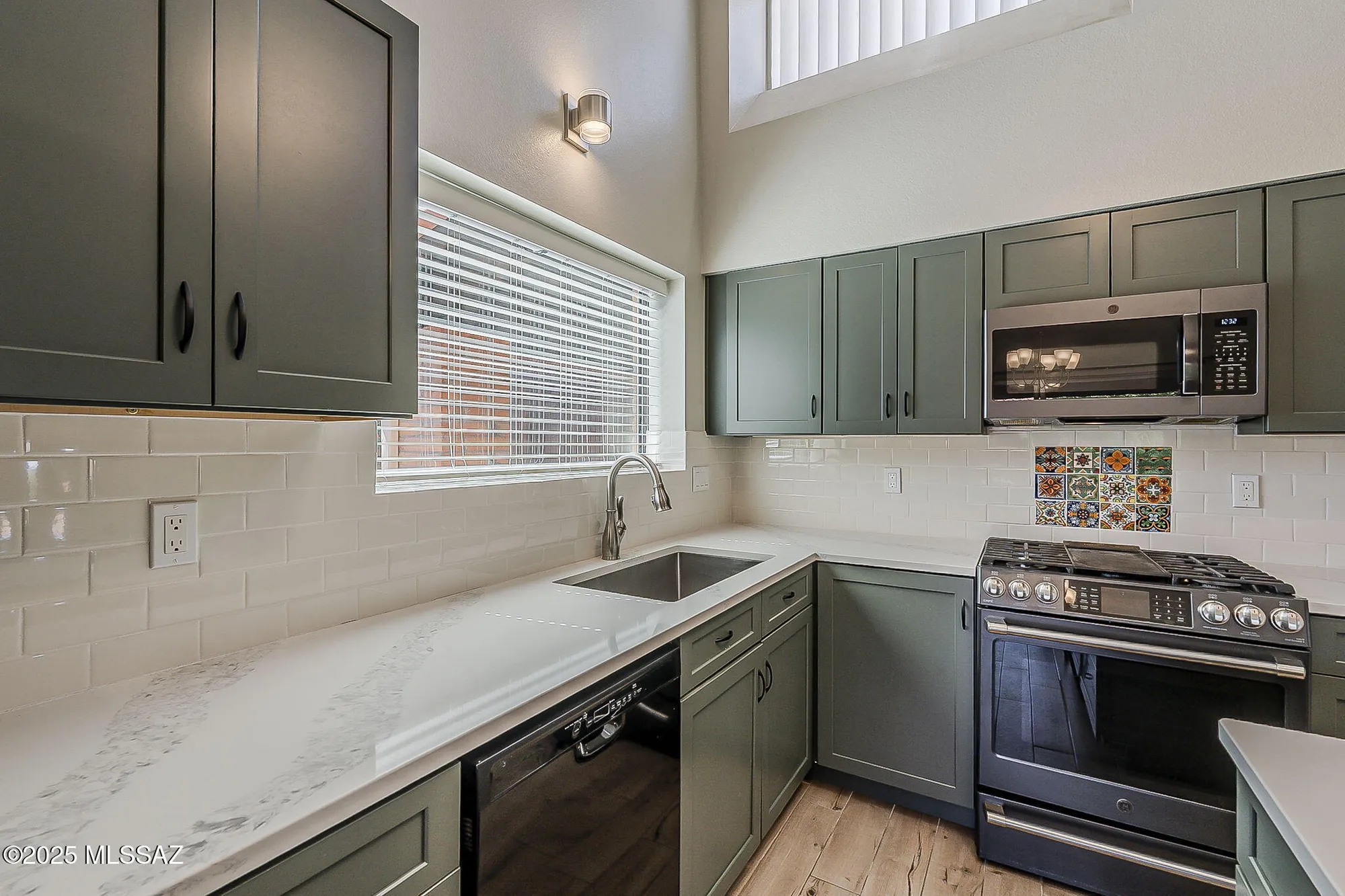 Property Slideshow image 15 of 47 | 924 w desert hills dr, Green Valley, AZ, 85622