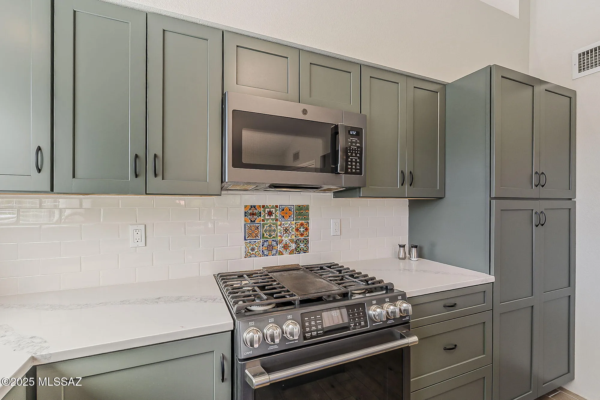 Property Slideshow image 16 of 47 | 924 w desert hills dr, Green Valley, AZ, 85622