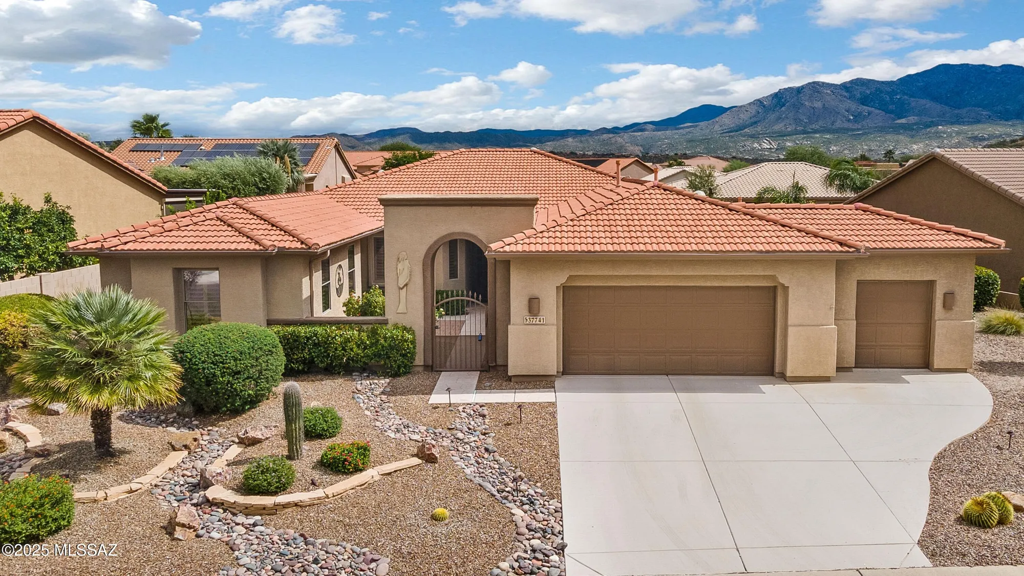 Property Slideshow image 1 of 37 | 37741 s hill side dr, Saddlebrooke, AZ, 85739