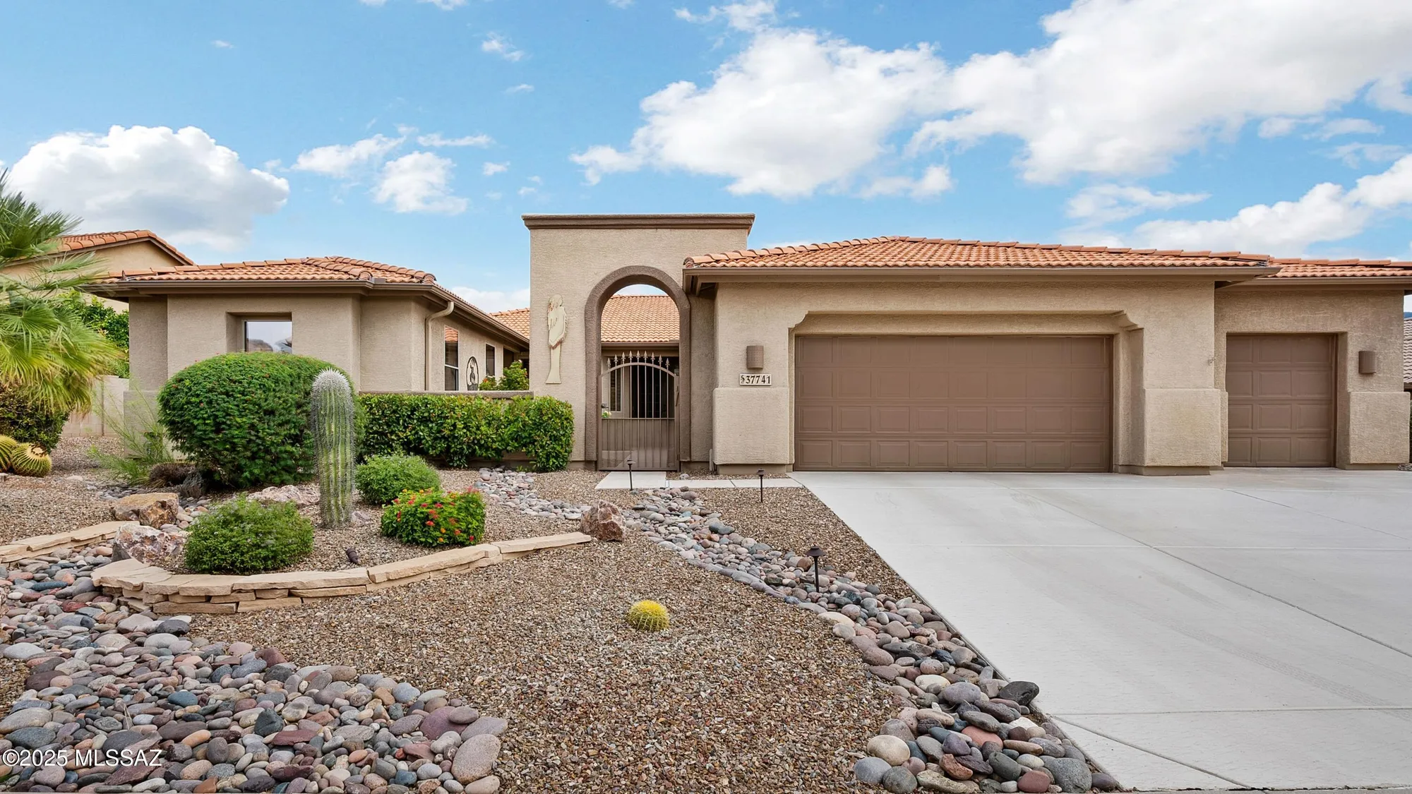Property Slideshow image 6 of 37 | 37741 s hill side dr, Saddlebrooke, AZ, 85739