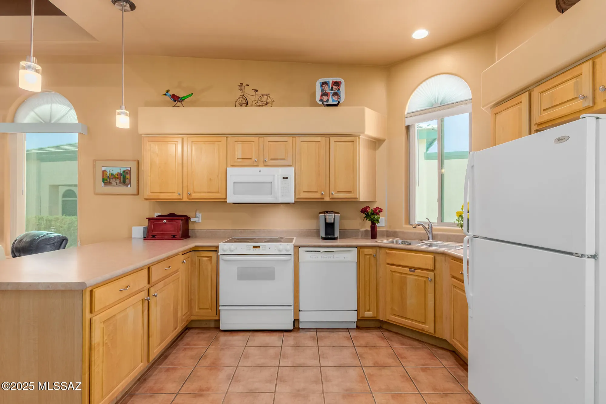 Property Slideshow image 10 of 38 | 2406 w via di silvio, Tucson, AZ, 85741