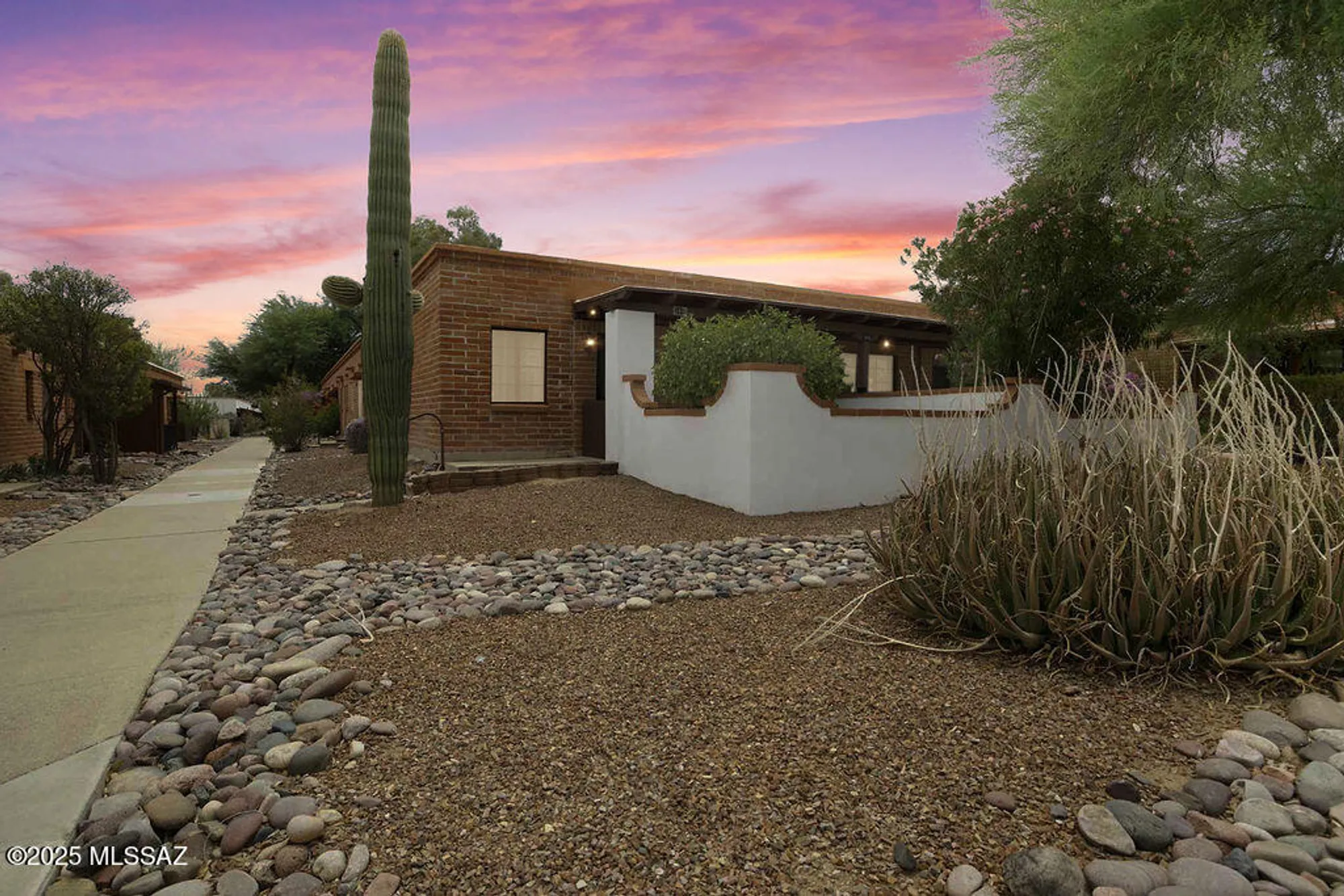 Property Slideshow image 11 of 14 | 341 w camino penasco a, Green Valley, AZ, 85614