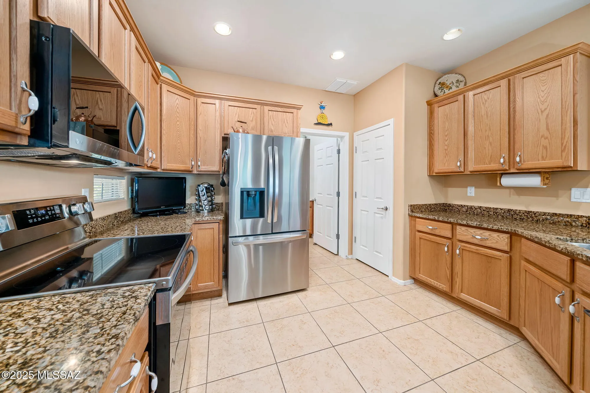 Property Slideshow image 14 of 51 | 13872 e carruthers st, Vail, AZ, 85641