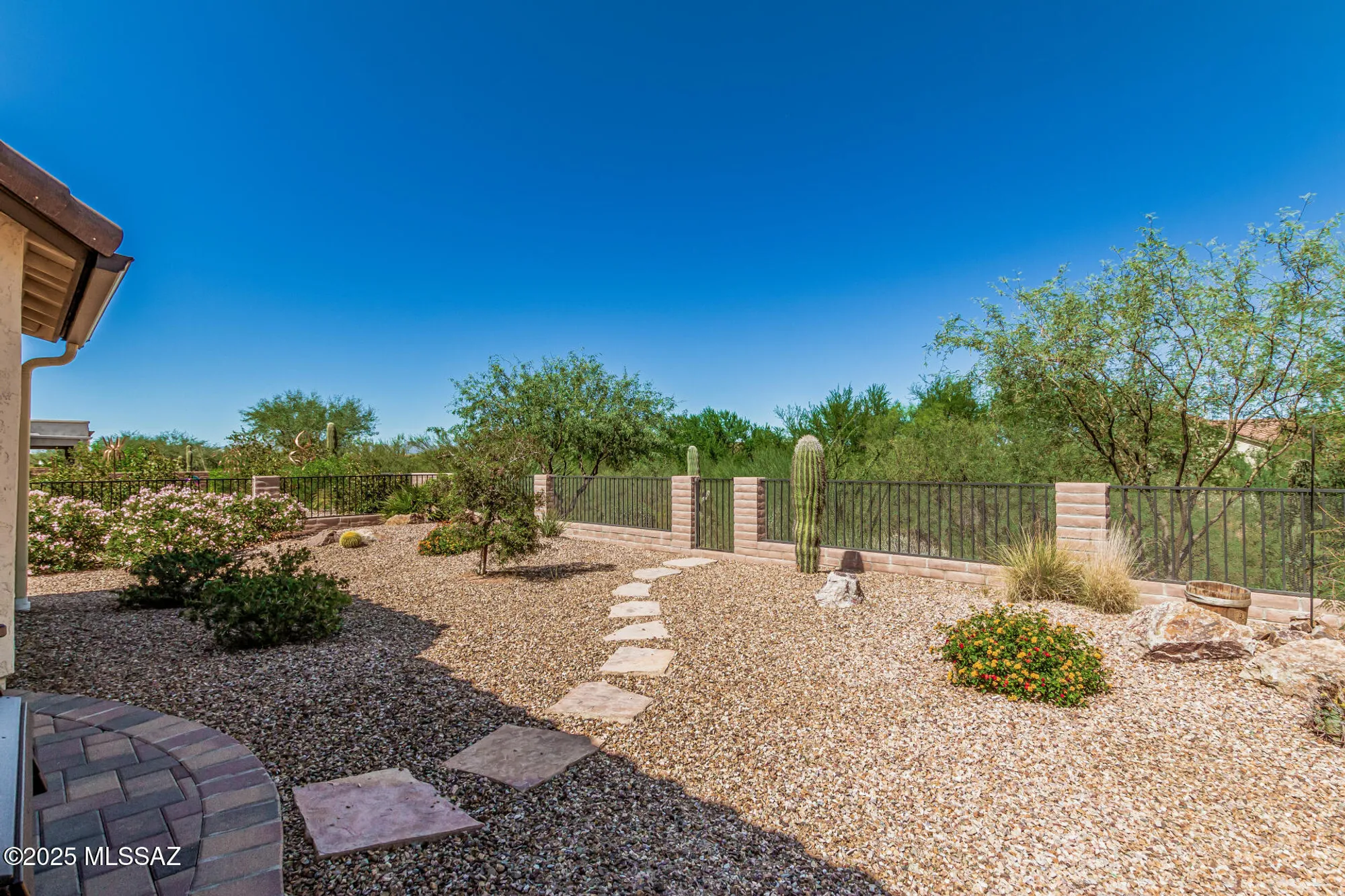Property Slideshow image 38 of 44 | 2551 e canyon crossing dr, Green Valley, AZ, 85614