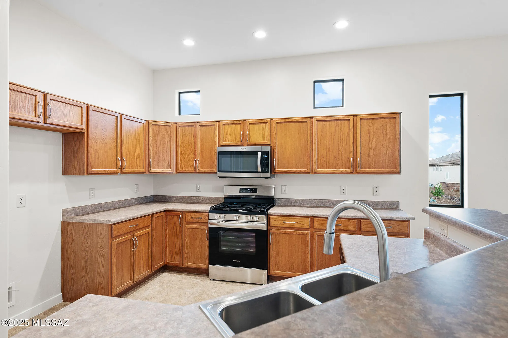 Property Slideshow image 13 of 30 | 88 n kokomo dr, Green Valley, AZ, 85614