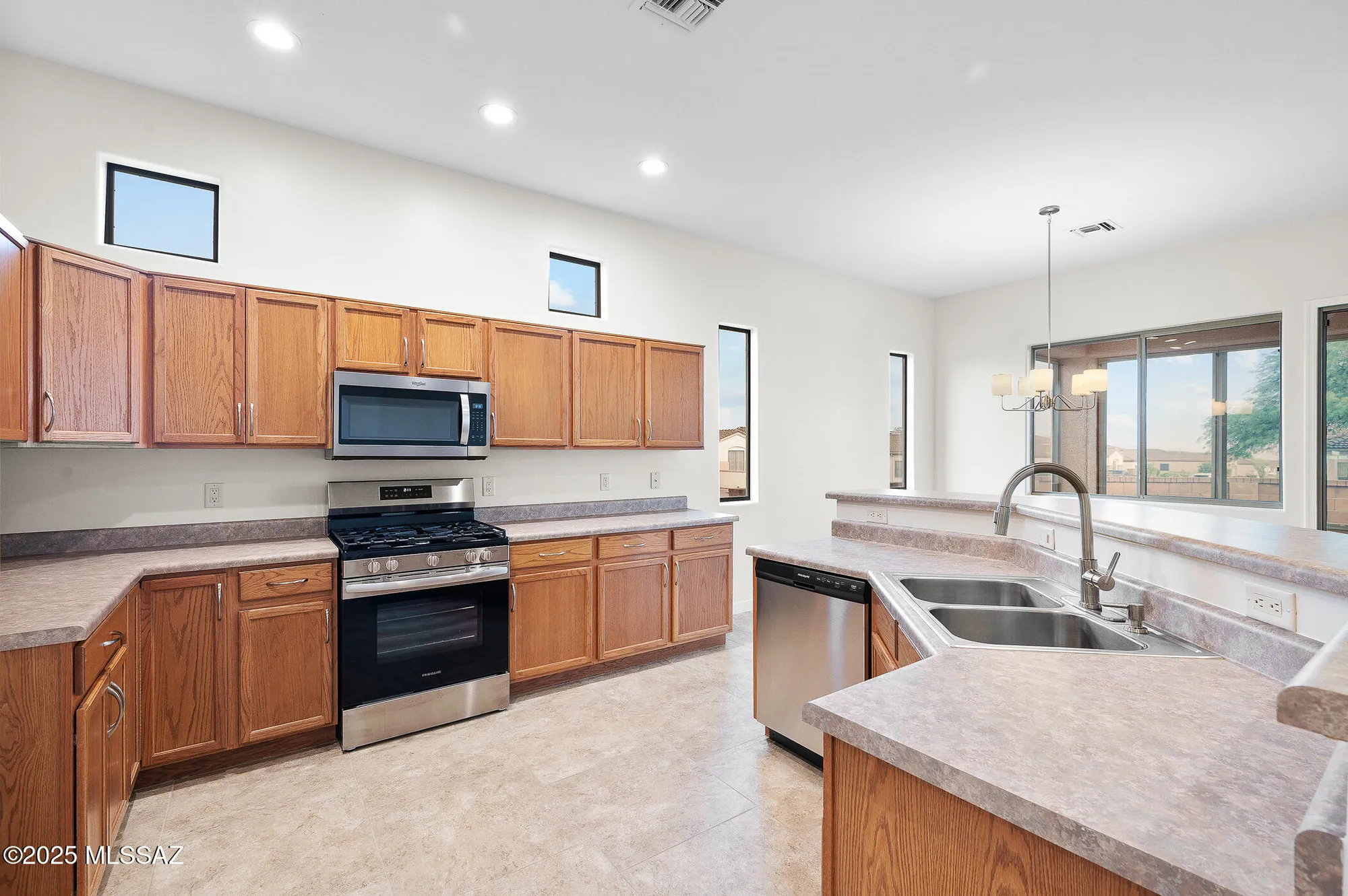 Property Slideshow image 12 of 30 | 88 n kokomo dr, Green Valley, AZ, 85614