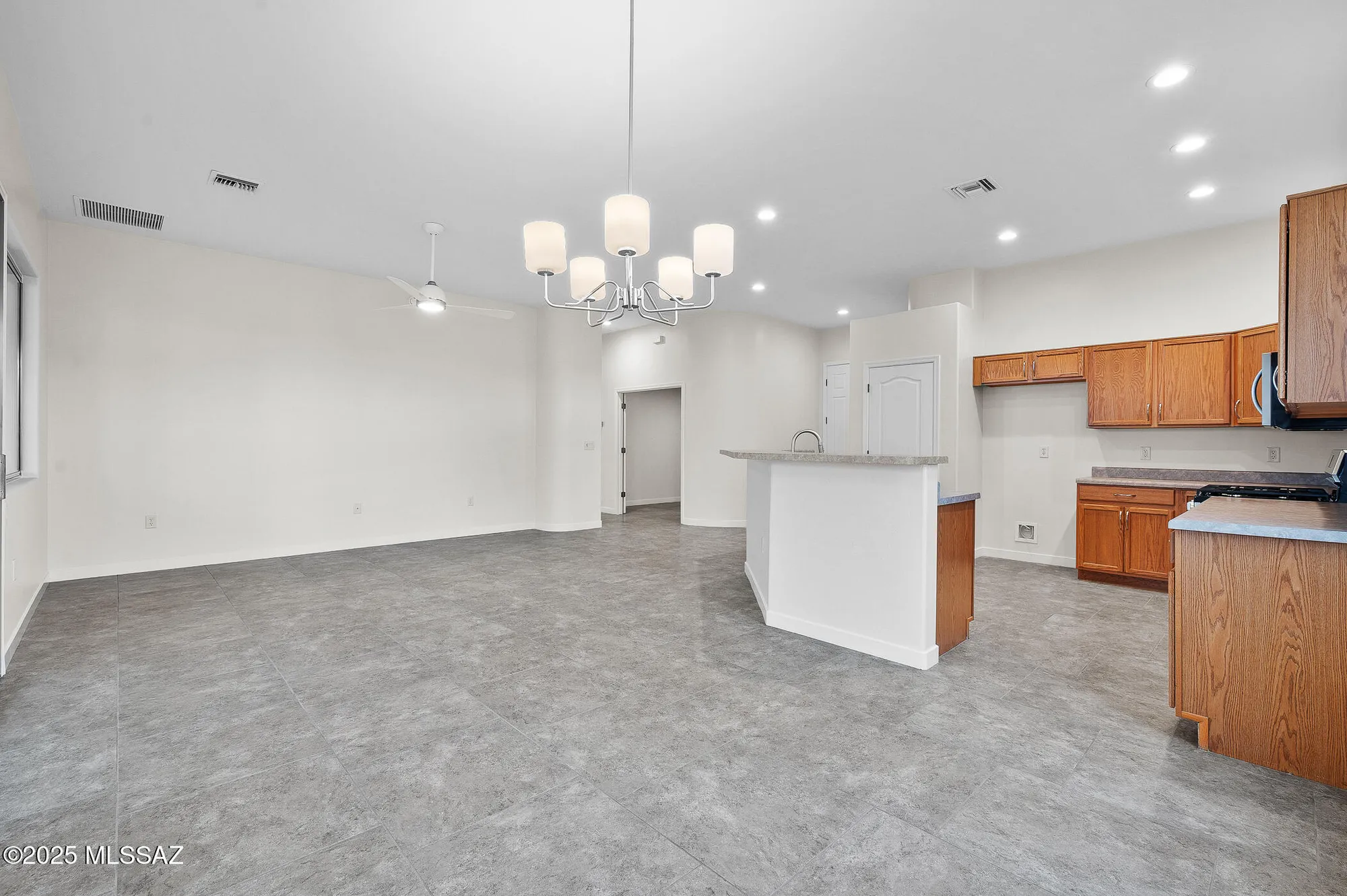 Property Slideshow image 8 of 30 | 88 n kokomo dr, Green Valley, AZ, 85614