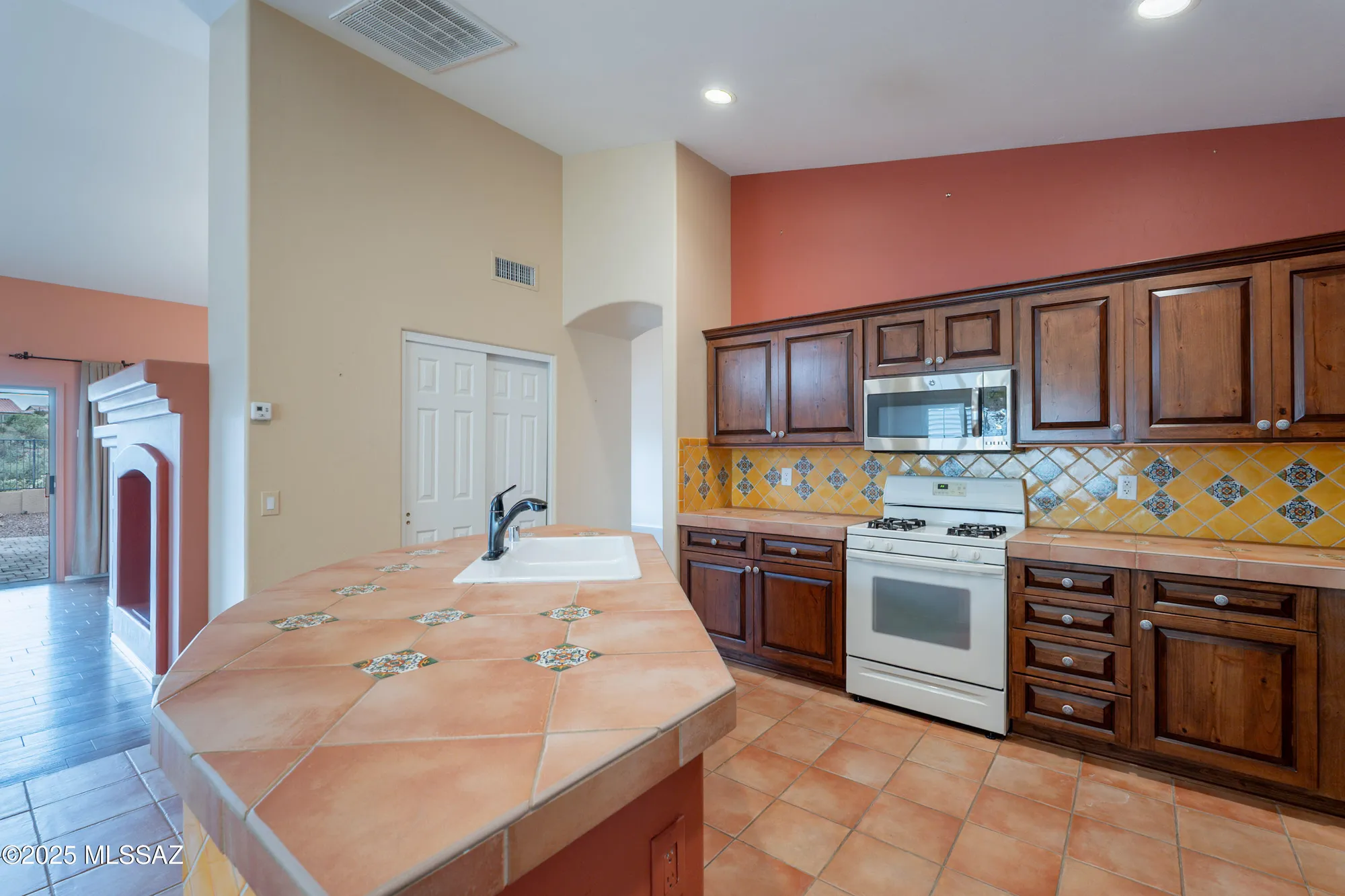 Property Slideshow image 18 of 42 | 37530 s ocotillo canyon dr, Saddlebrooke, AZ, 85739
