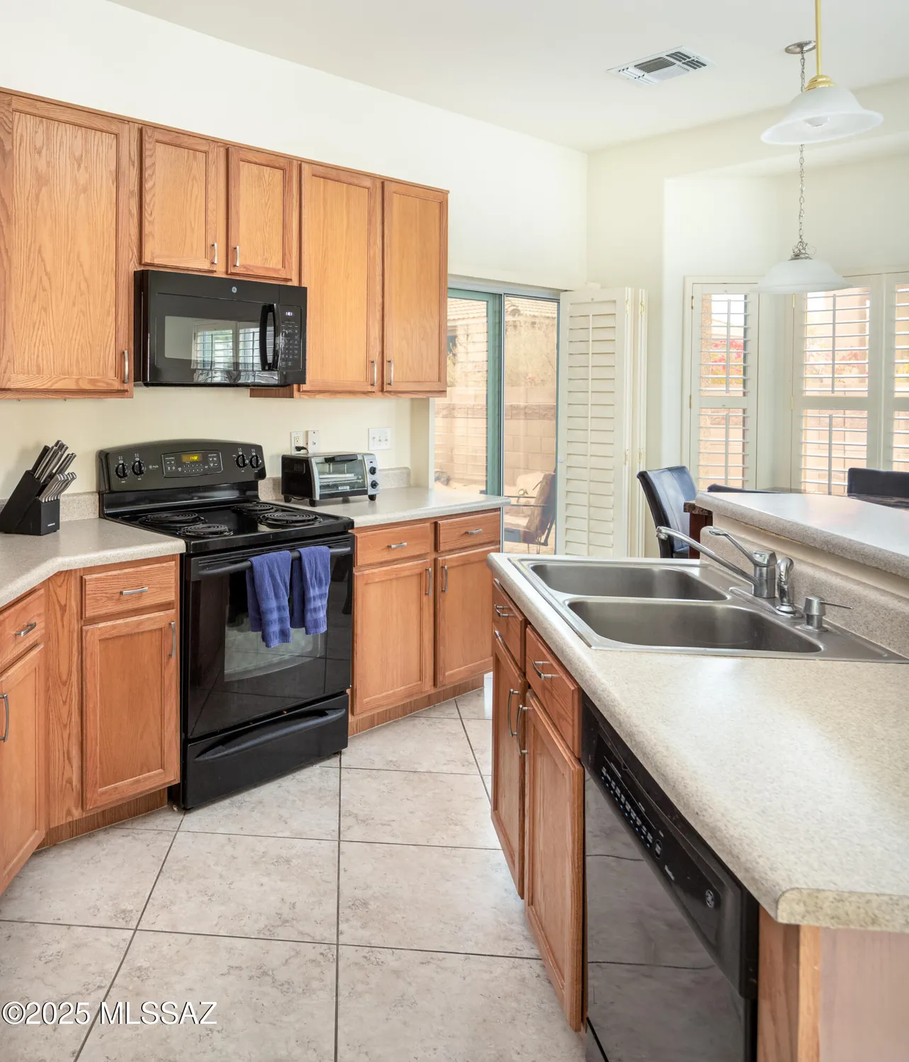 Property Slideshow image 11 of 35 | 13497 n holly grape dr, Marana, AZ, 85658