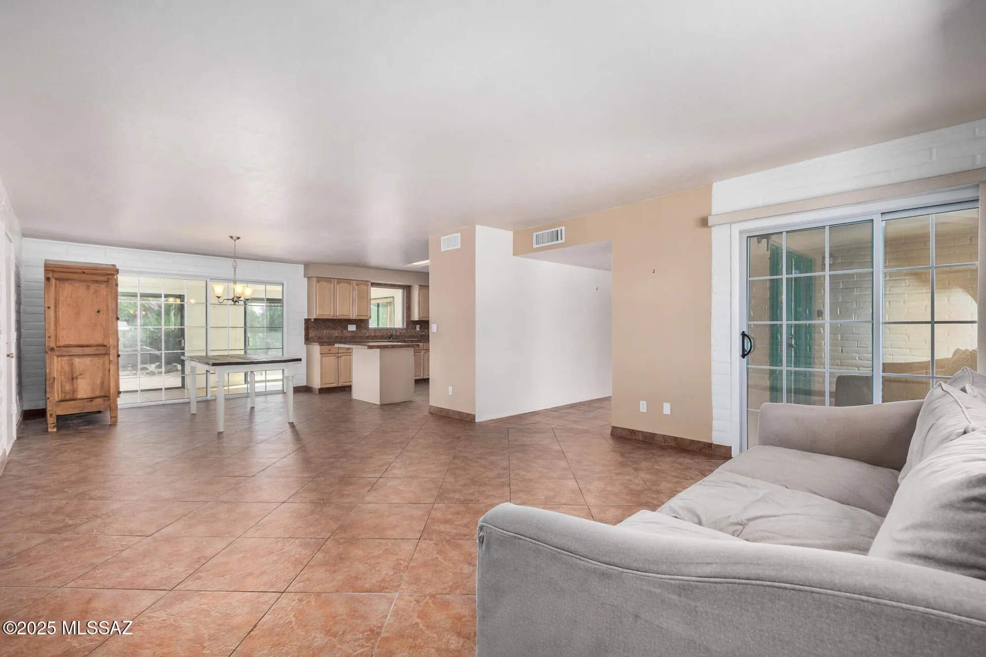 Property Slideshow image 9 of 31 | 741 s abrego dr, Green Valley, AZ, 85614