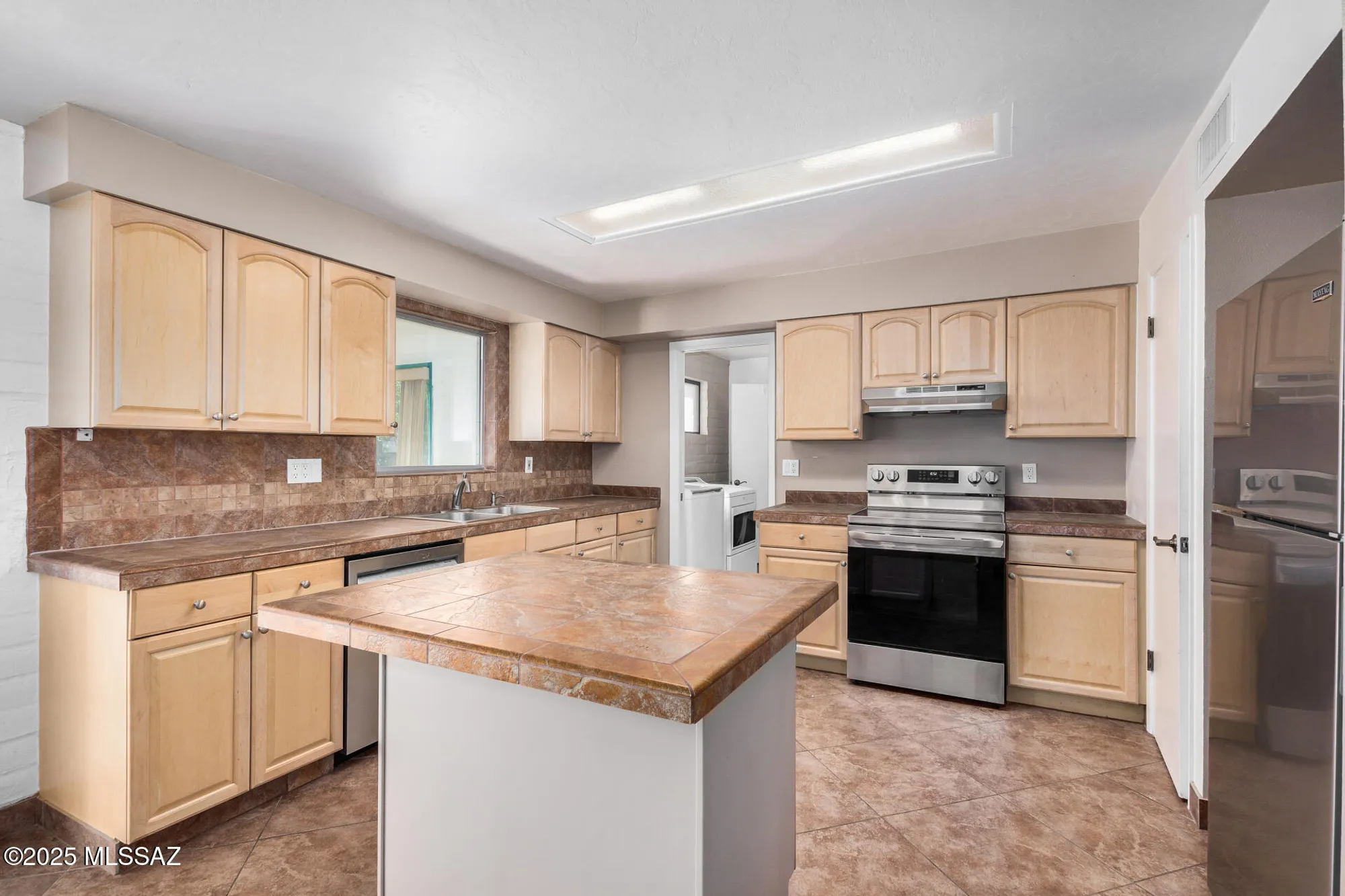 Property Slideshow image 13 of 31 | 741 s abrego dr, Green Valley, AZ, 85614