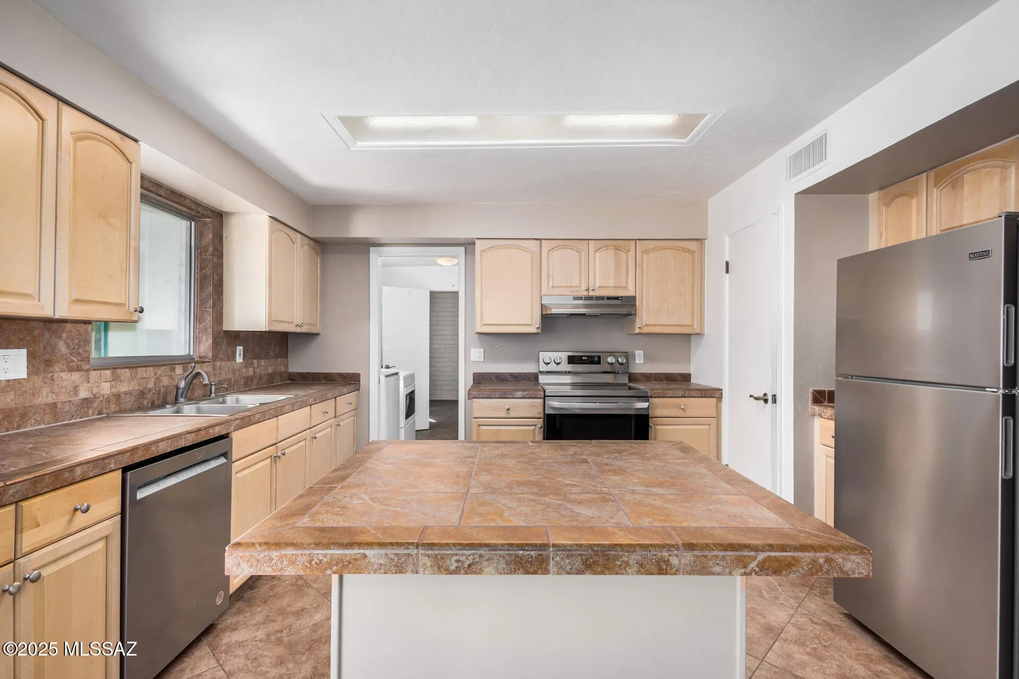 Property Slideshow image 14 of 31 | 741 s abrego dr, Green Valley, AZ, 85614