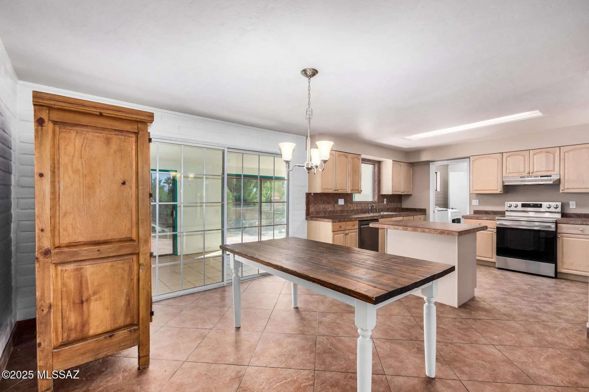 Property Slideshow image 11 of 31 | 741 s abrego dr, Green Valley, AZ, 85614