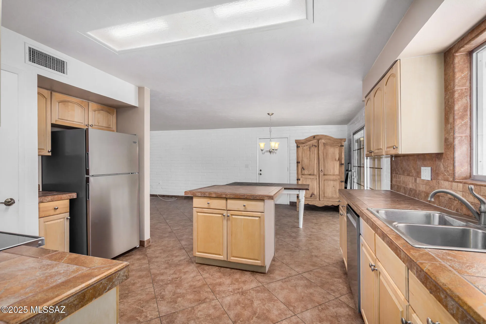Property Slideshow image 16 of 31 | 741 s abrego dr, Green Valley, AZ, 85614