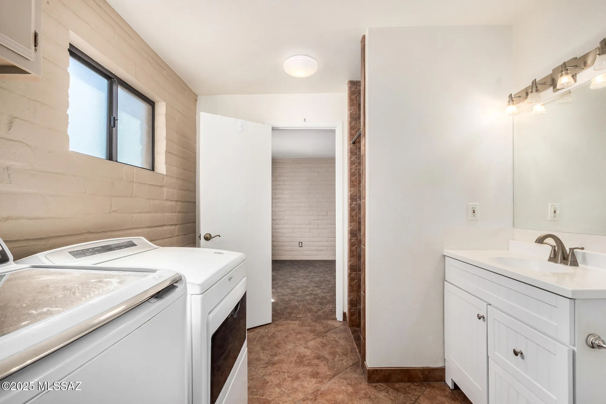 Property Slideshow image 26 of 31 | 741 s abrego dr, Green Valley, AZ, 85614