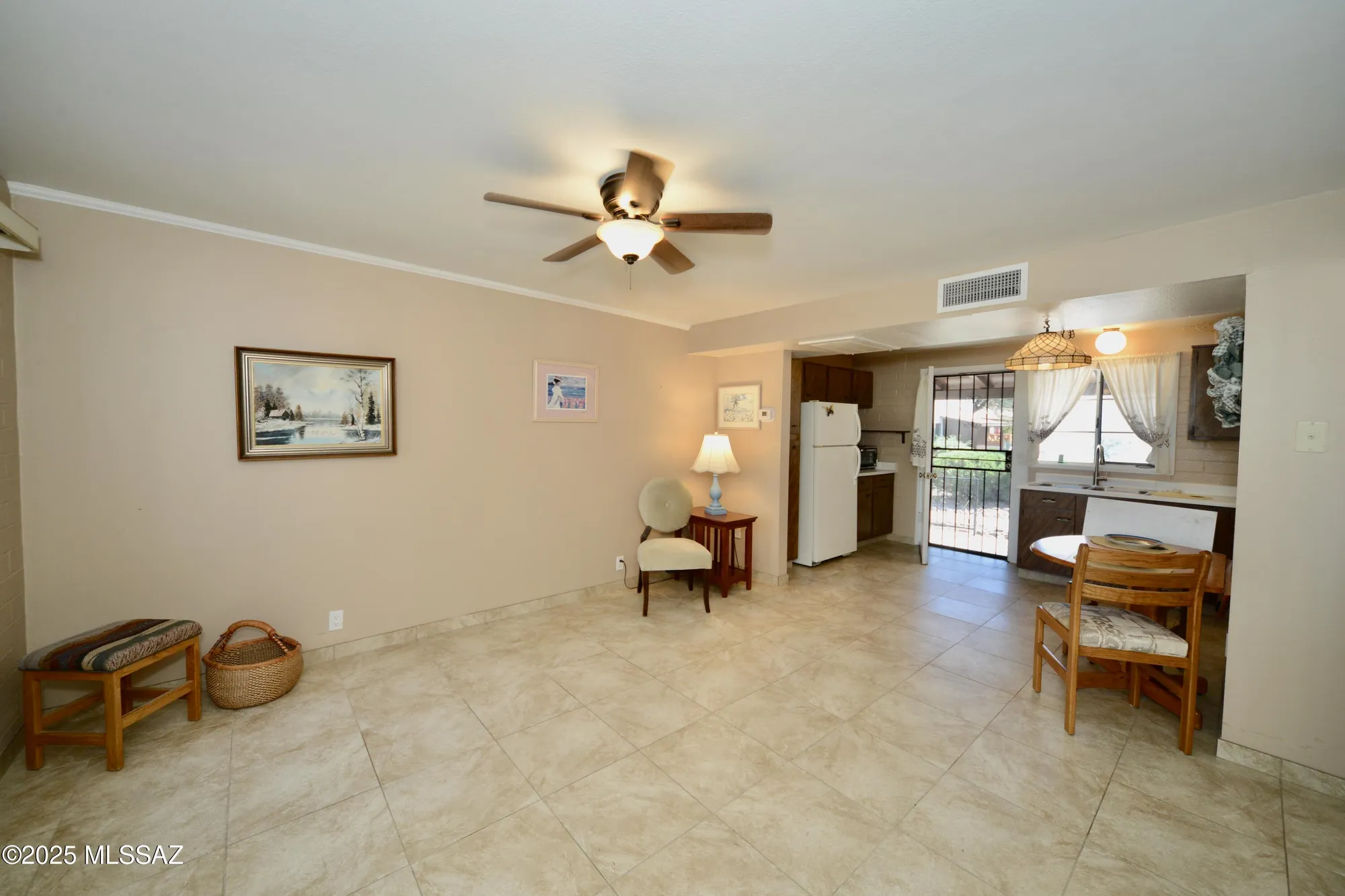 Property Slideshow image 8 of 23 | 401 w esperanza blvd a, Green Valley, AZ, 85614