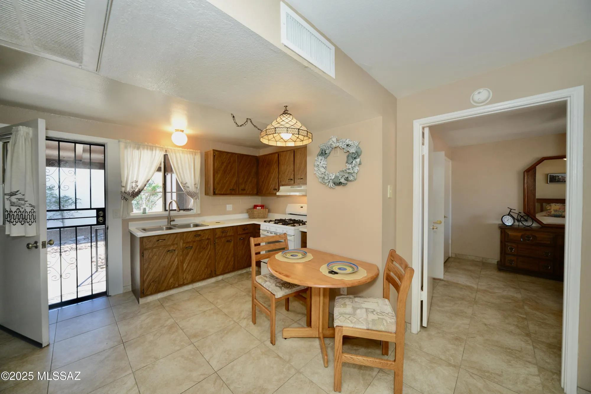 Property Slideshow image 9 of 23 | 401 w esperanza blvd a, Green Valley, AZ, 85614