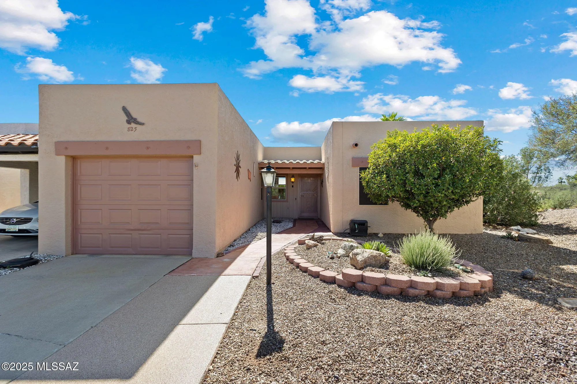 Property Slideshow image 1 of 33 | 825 w bella vista dr, Green Valley, AZ, 85614