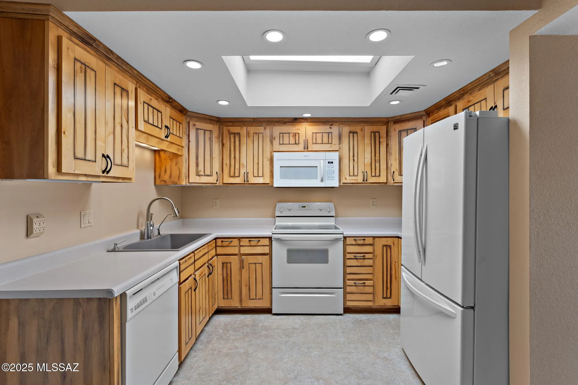 Property Slideshow image 4 of 33 | 825 w bella vista dr, Green Valley, AZ, 85614