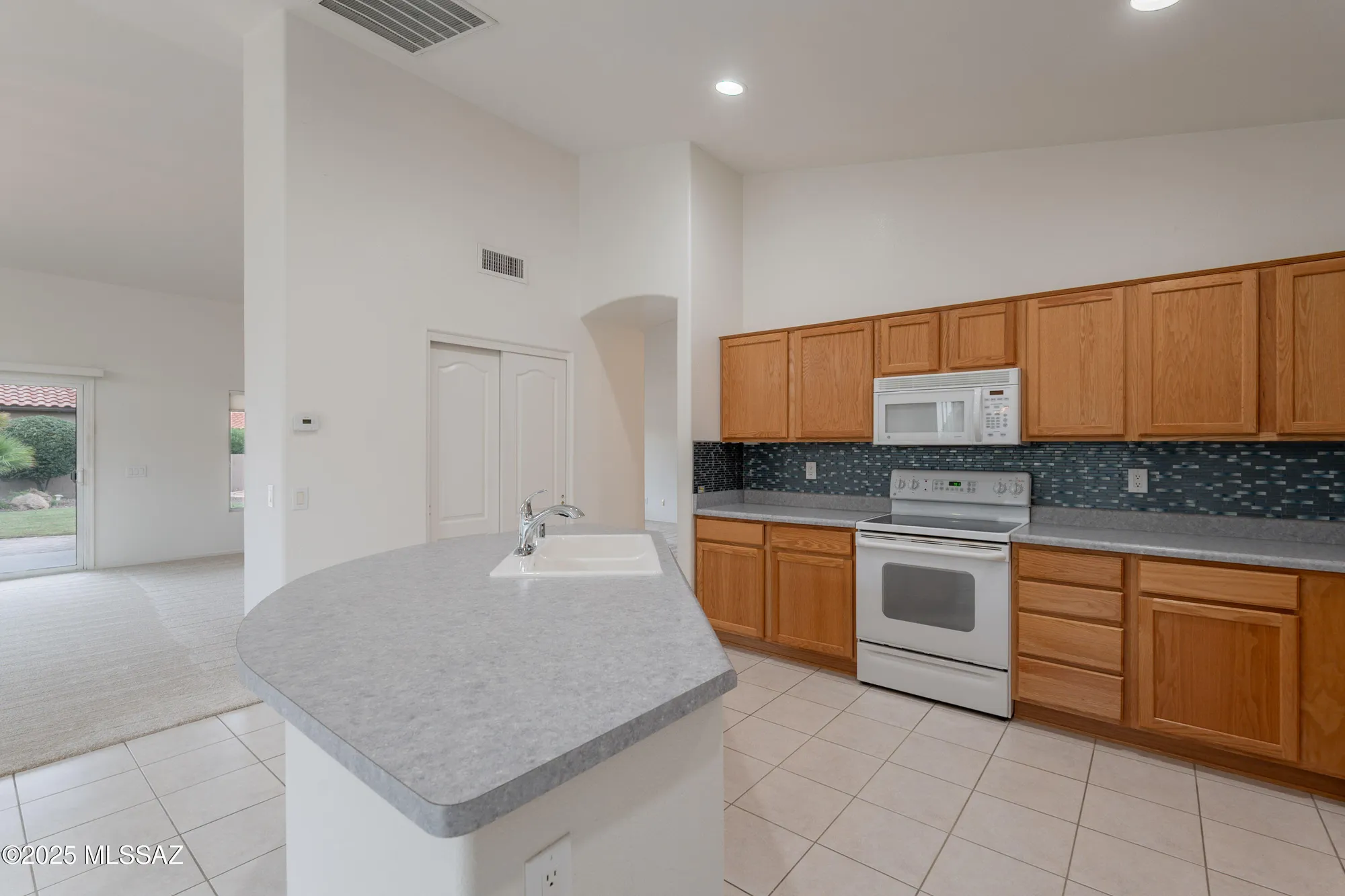 Property Slideshow image 18 of 41 | 37972 s boulder wind dr, Saddlebrooke, AZ, 85739