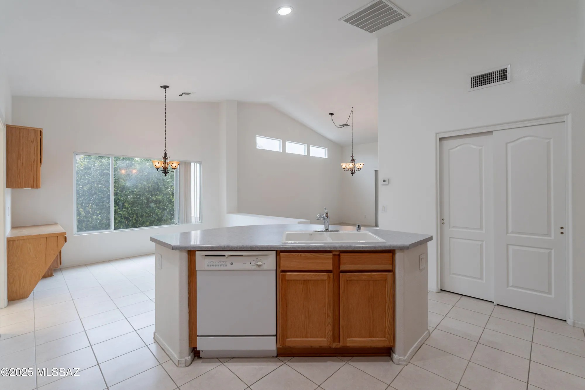 Property Slideshow image 19 of 41 | 37972 s boulder wind dr, Saddlebrooke, AZ, 85739