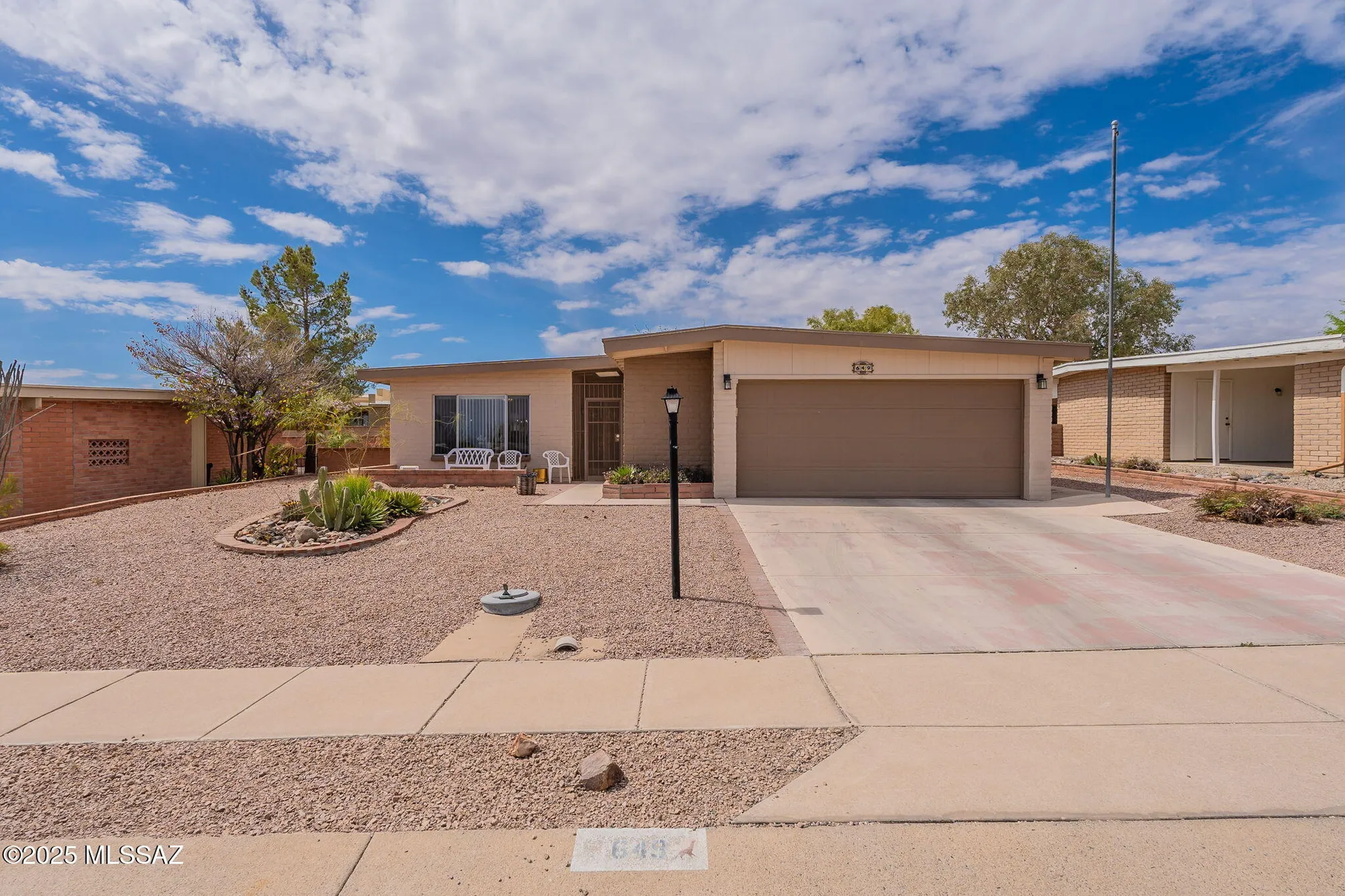 Property Slideshow image 1 of 47 | 649 w via san mateo, Green Valley, AZ, 85614