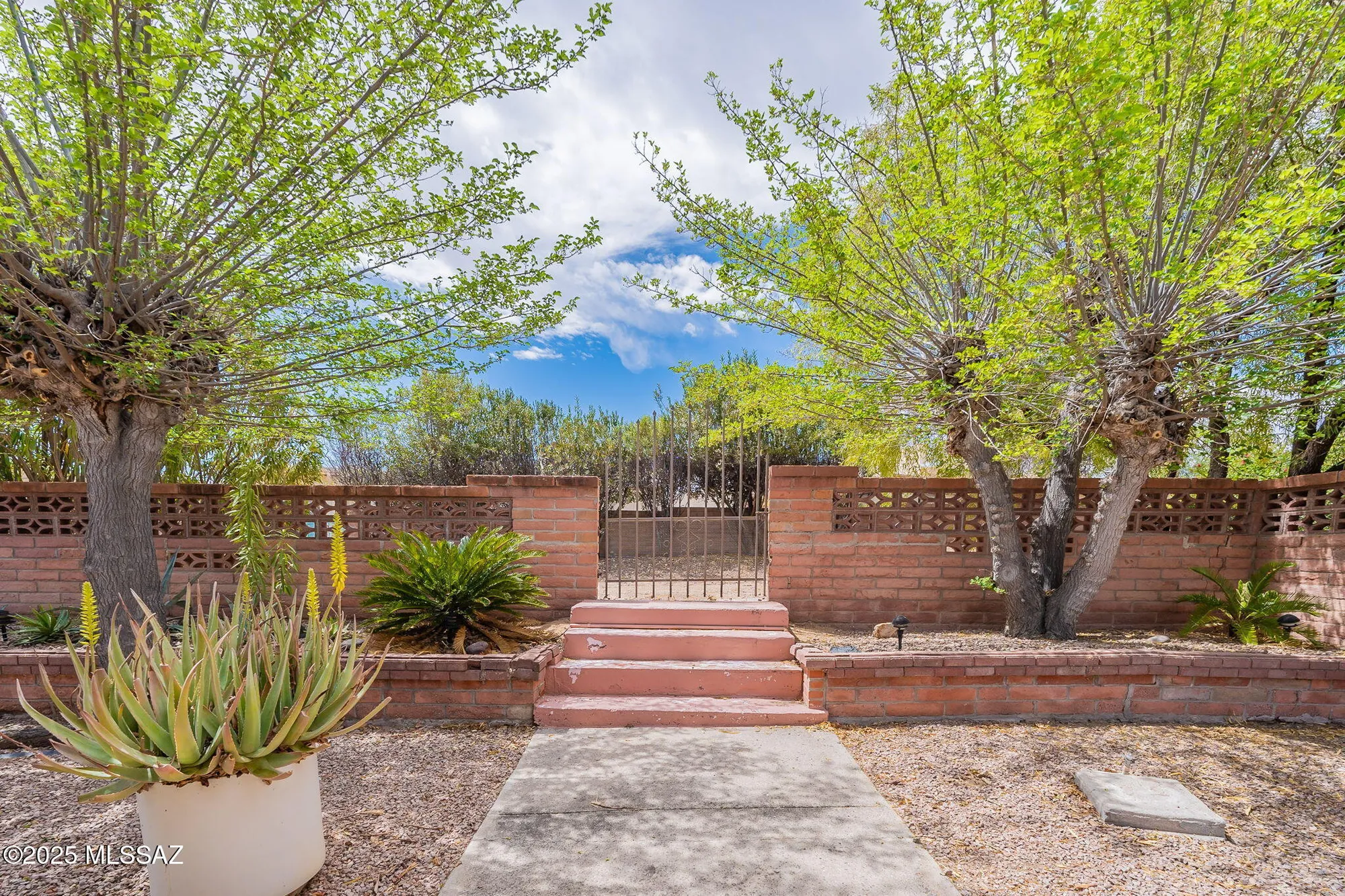 Property Slideshow image 5 of 47 | 649 w via san mateo, Green Valley, AZ, 85614