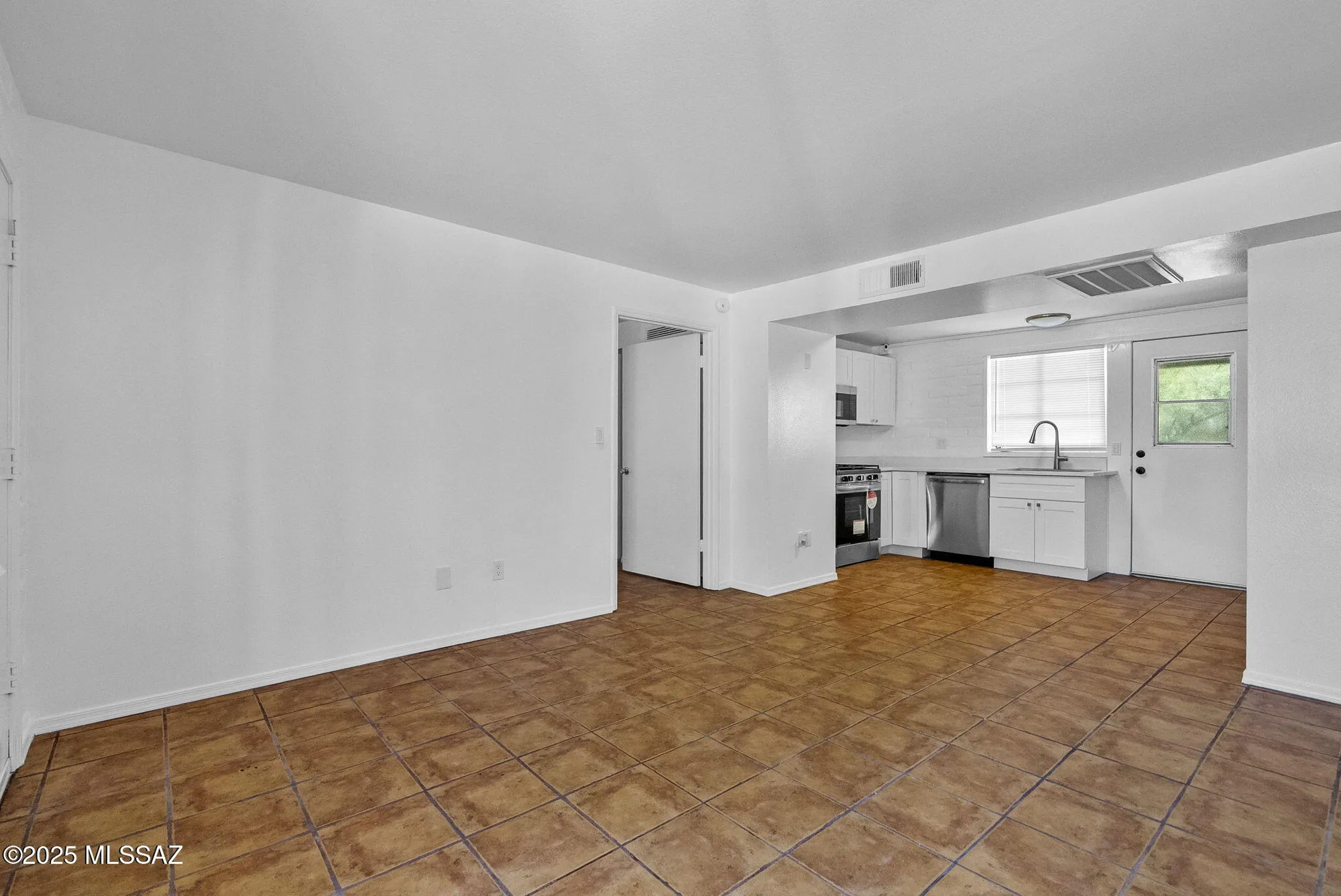 Property Slideshow image 12 of 16 | 344 s paseo pena b, Green Valley, AZ, 85614