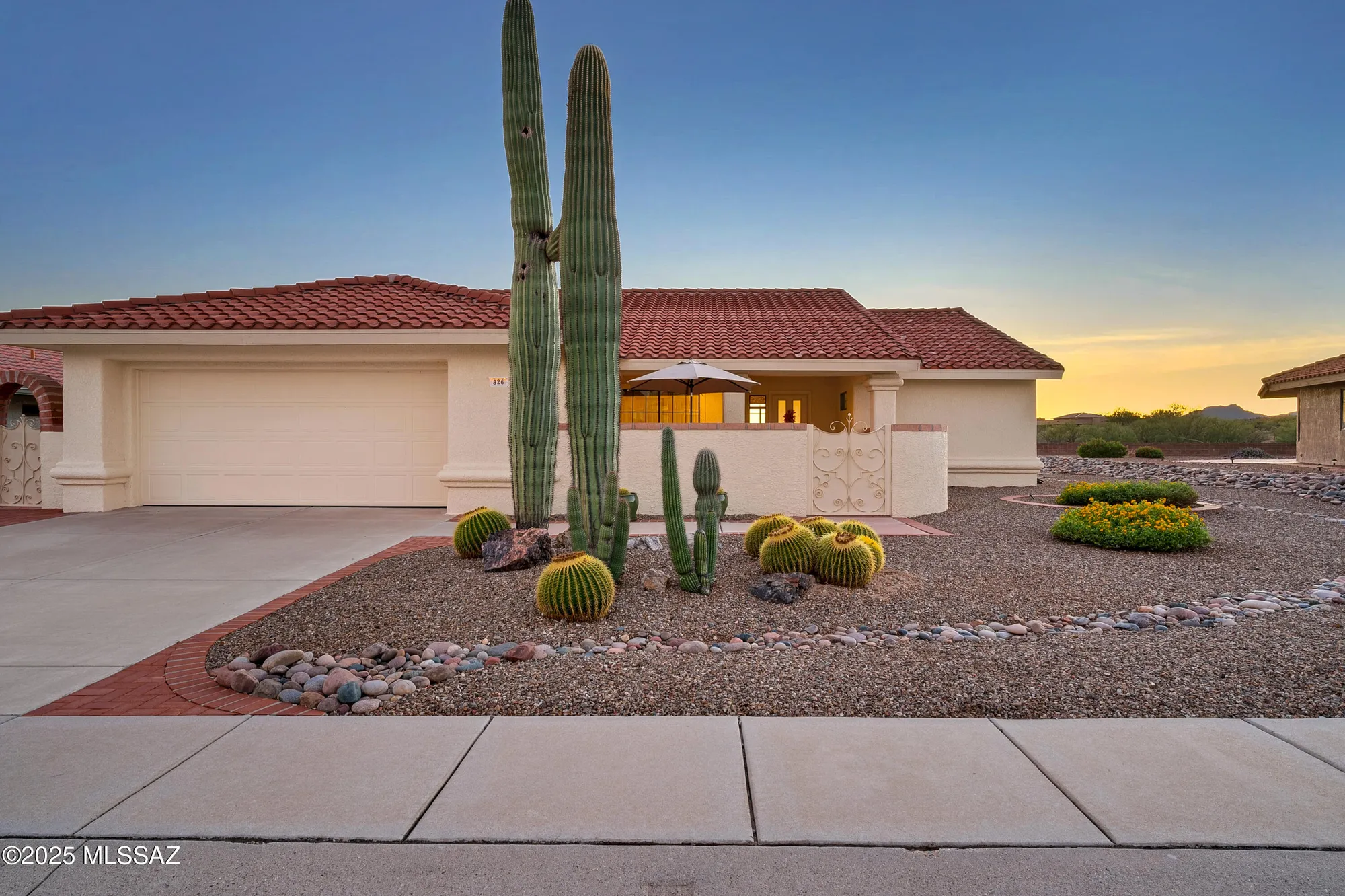 Property Slideshow image 1 of 34 | 826 e desert glen dr, Oro Valley, AZ, 85755