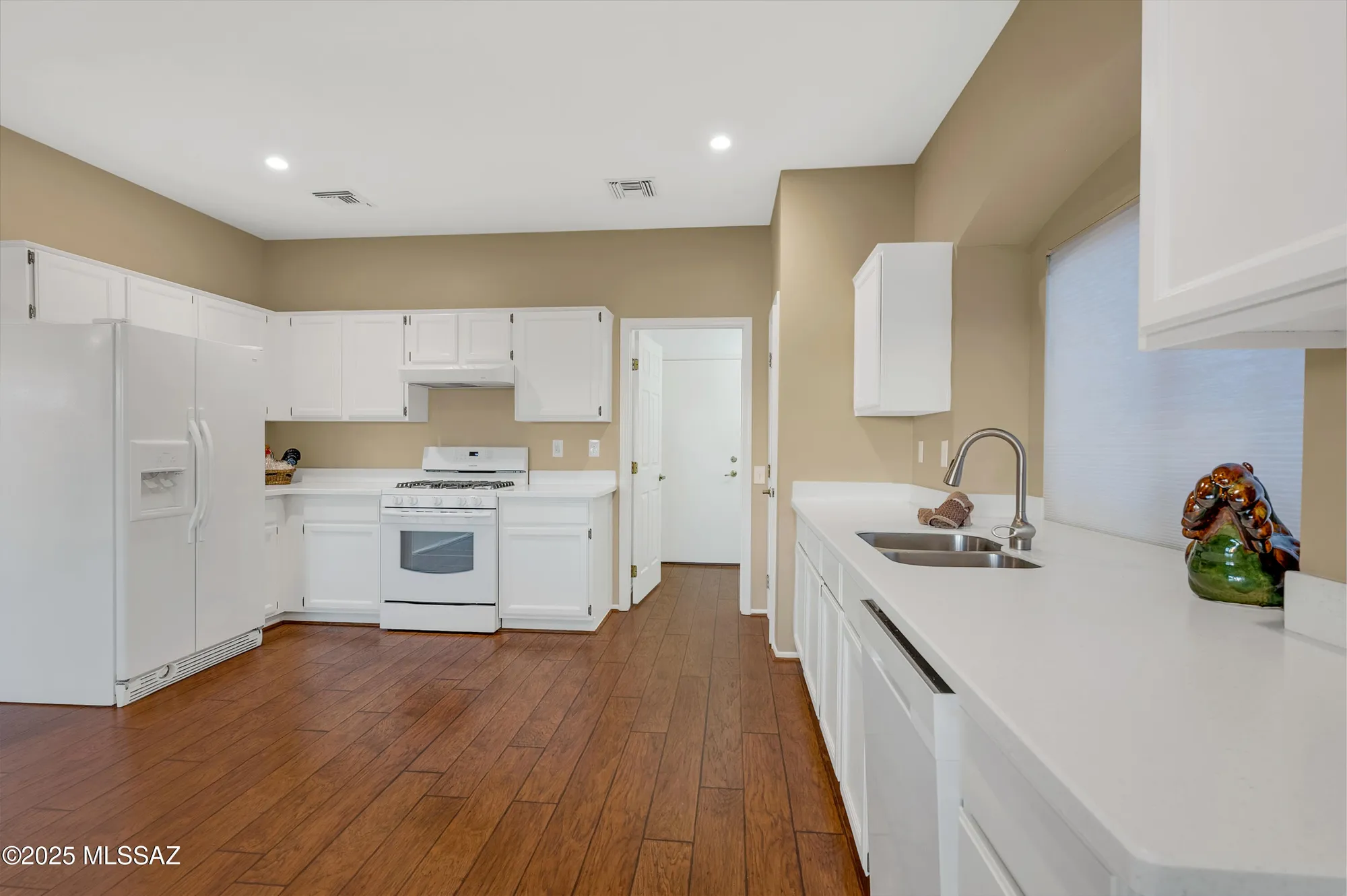 Property Slideshow image 18 of 34 | 826 e desert glen dr, Oro Valley, AZ, 85755